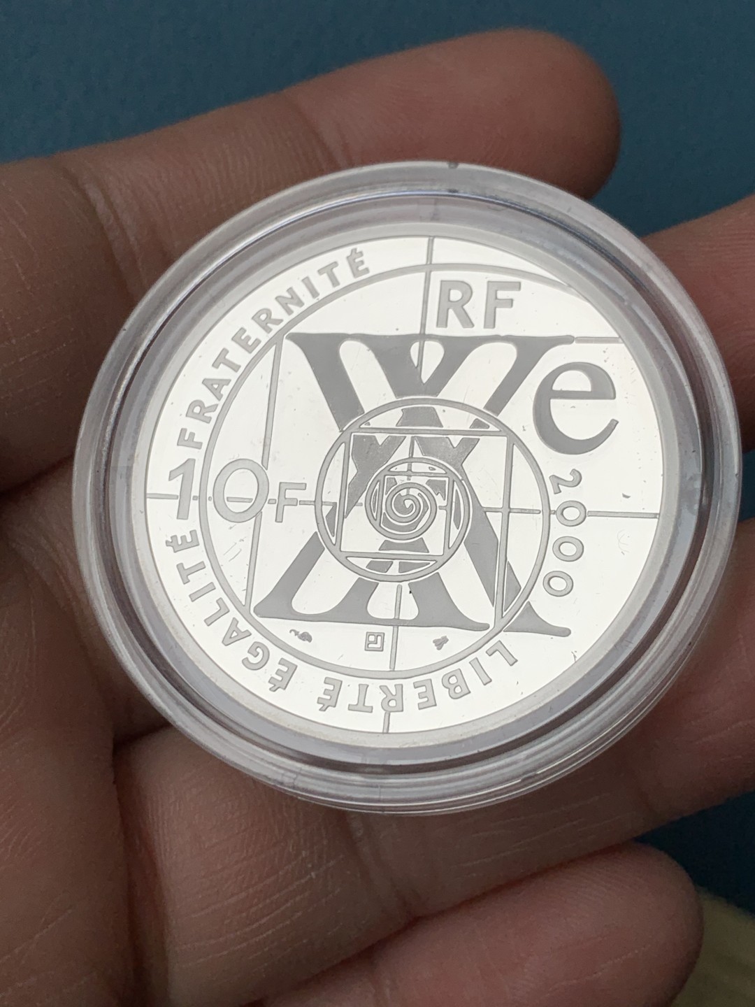 《竞宝斋》第151场-周日，周一，周四 3场 (全场包邮) 原盒 法国2000年 物理学爱因斯坦 10法郎精制大银币