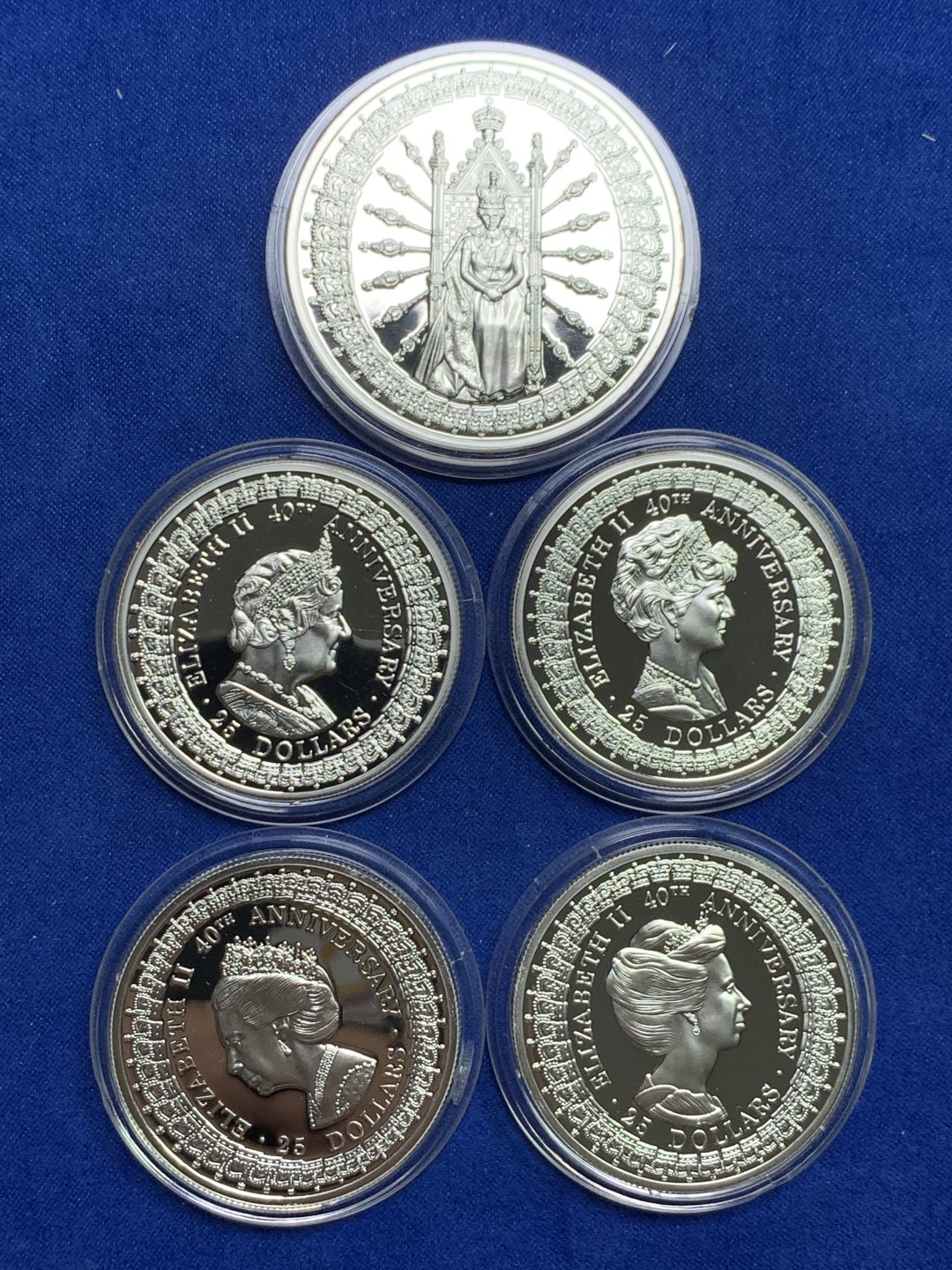 《竞宝斋》第151场-周日，周一，周四 3场 (全场包邮) 原盒证书 澳大利亚 1992年 女王加冕四十周年纪念 精制大银币 全套难得