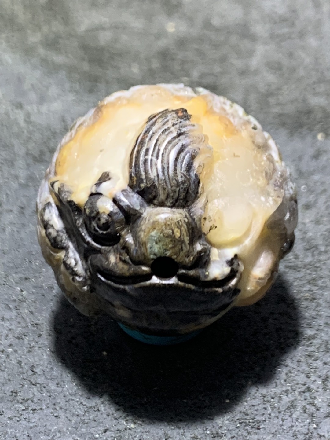精美战国红玛瑙雕刻招财三足金蟾珠一颗！