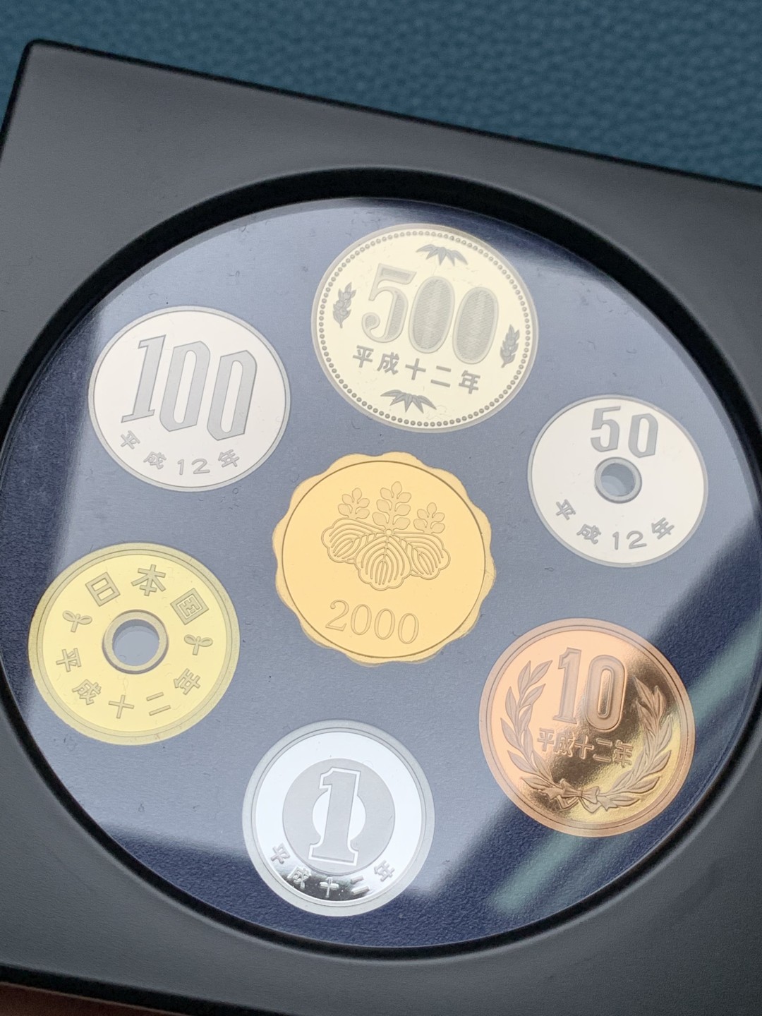 《竞宝斋》第151场-周日，周一，周四 3场 (全场包邮) 日本2000年精制套币含一枚镀金银章