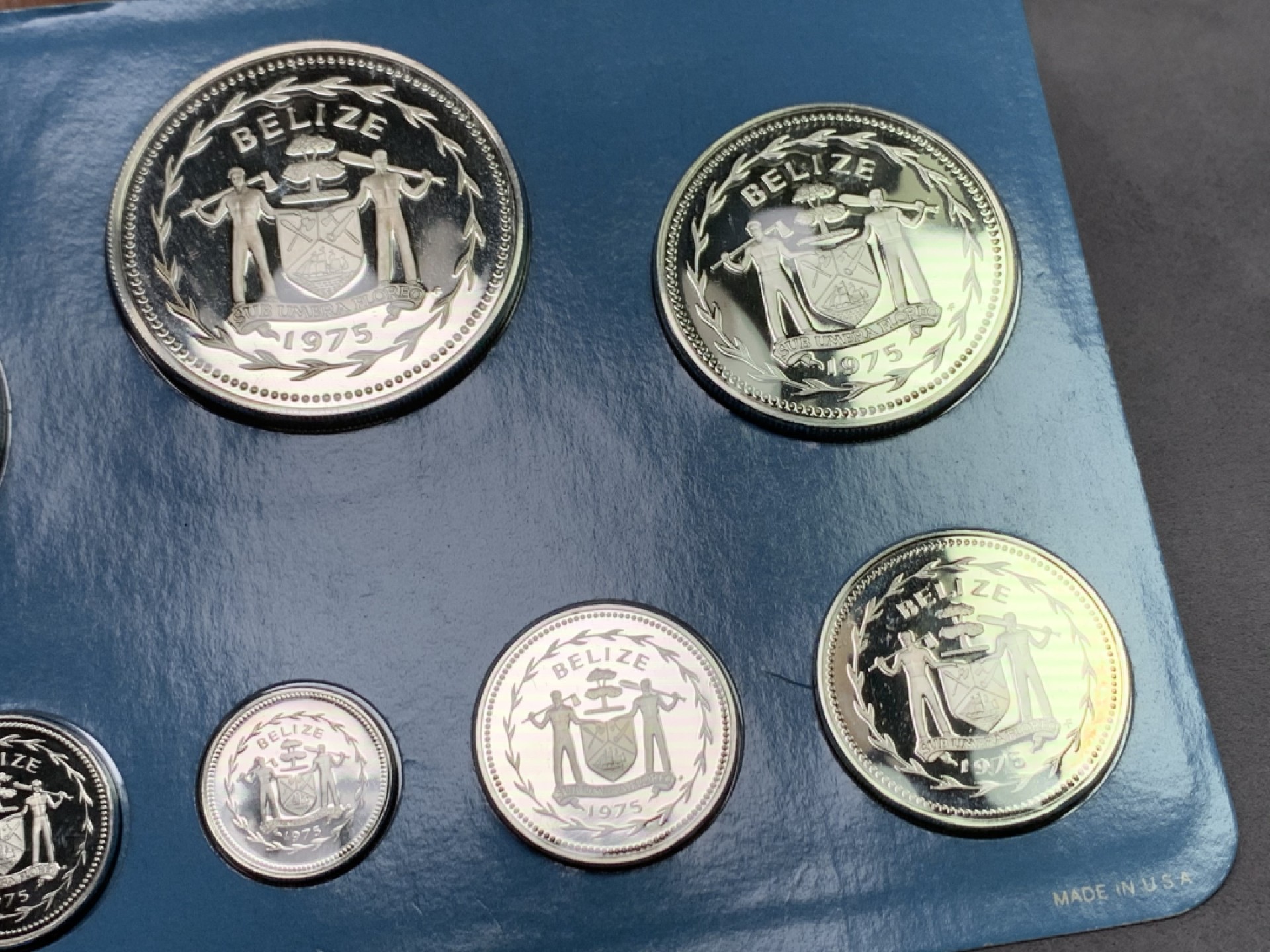 《竞宝斋》第151场-周日，周一，周四 3场 (全场包邮) 原盒 伯利兹1975年 八枚套精制银币 非常漂亮