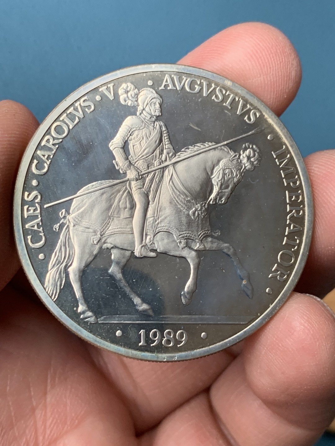 《竞宝斋》第151场-周日，周一，周四 3场 (全场包邮) 原盒证书 西班牙1989年 骑士5艾古 大银币 33.62克 92.5%银