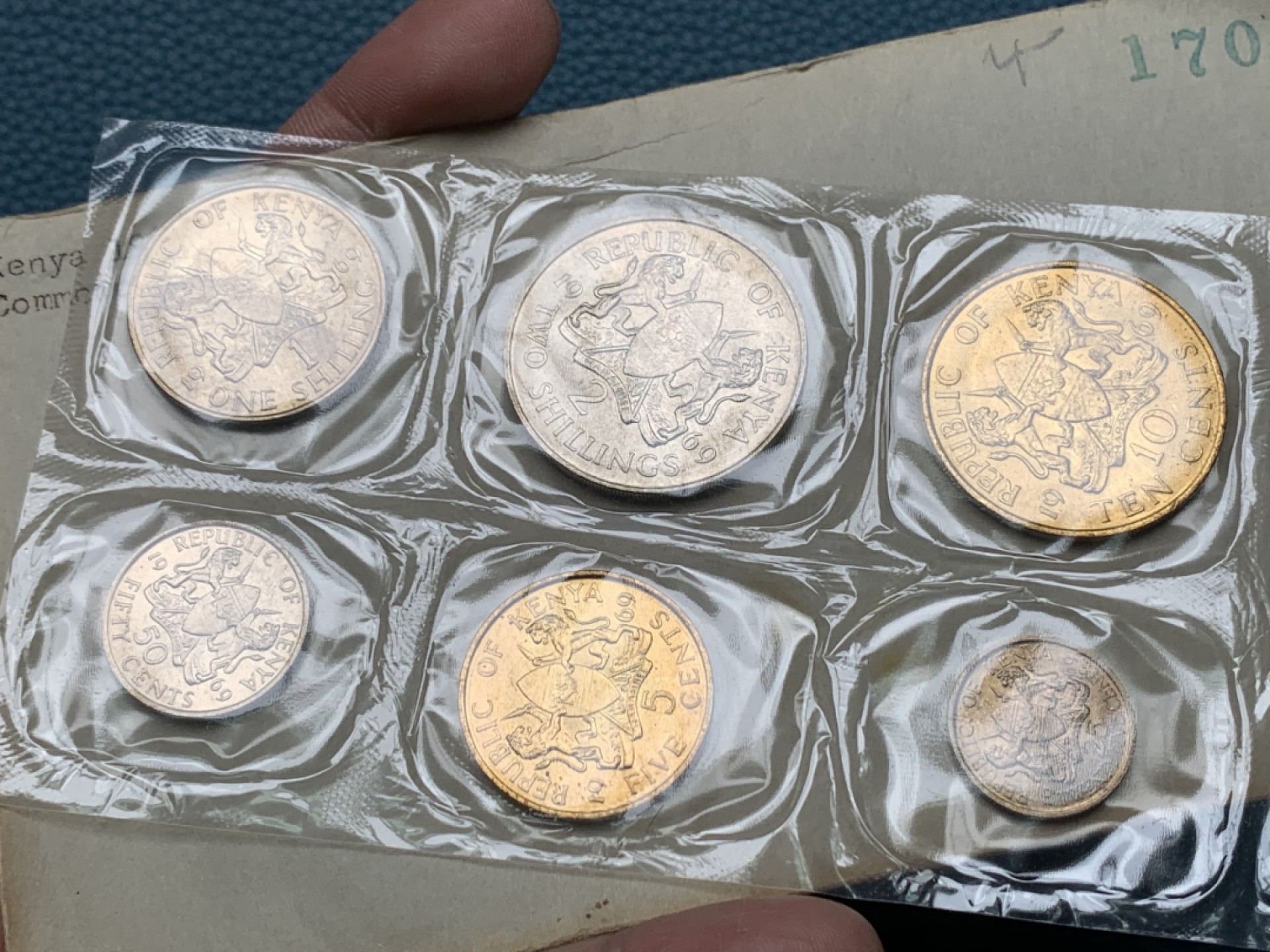 《竞宝斋》第151场-周日，周一，周四 3场 (全场包邮) 原信封 肯尼亚1969年 不同面值六枚套 原厂封装 BU品相 稀少品种