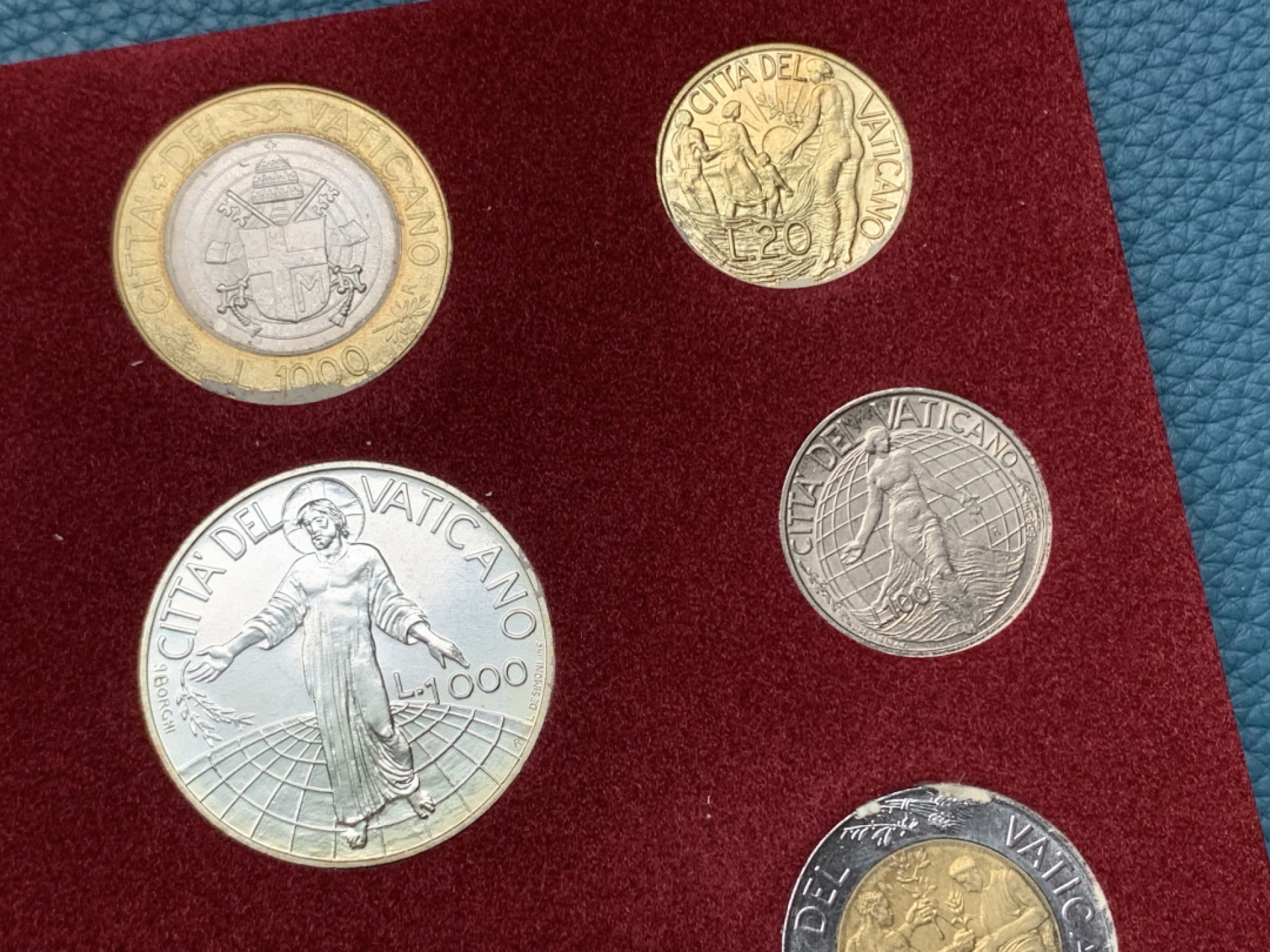 《竞宝斋》第151场-周日，周一，周四 3场 (全场包邮) 卡装 梵蒂冈1998年  八枚套 千禧年纪念 其中500+1000里拉都是银币 BU品