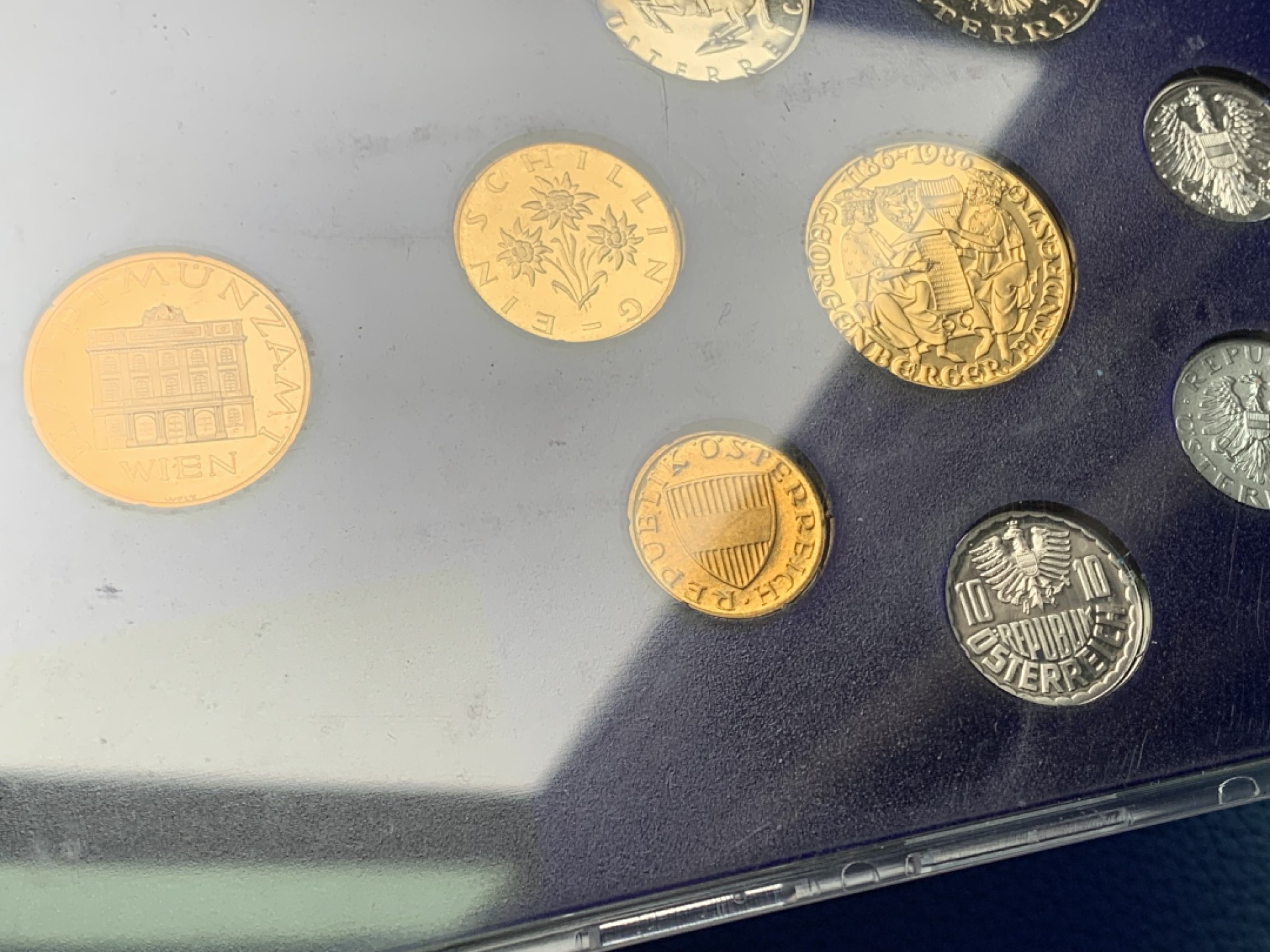 《竞宝斋》第151场-周日，周一，周四 3场 (全场包邮) 奥地利 1986年 精制八枚套+一枚章