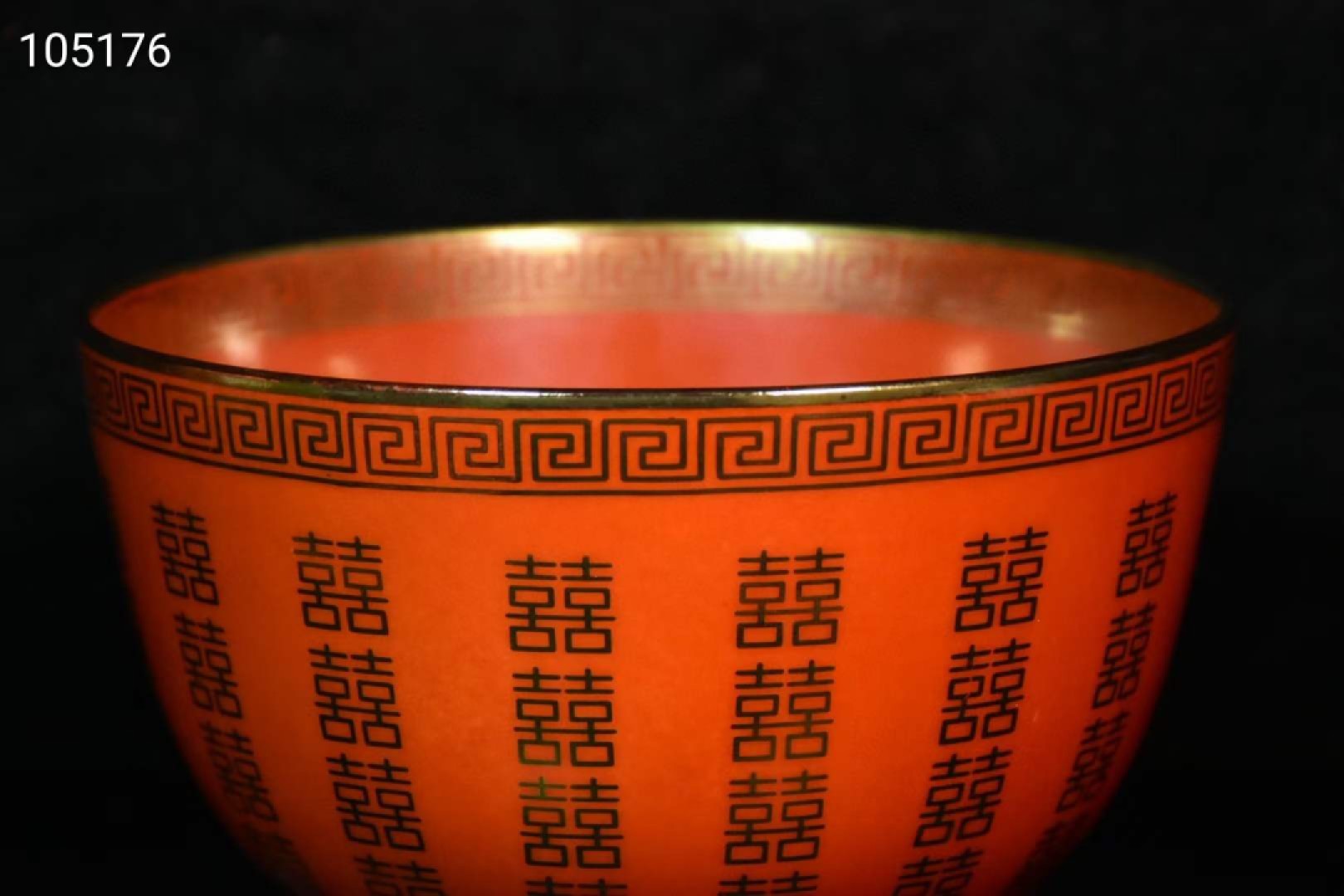 旧藏回流珊瑚釉喜字描金碗一对，燕喜同和”是取自国宝，帝后大婚瓷器的 