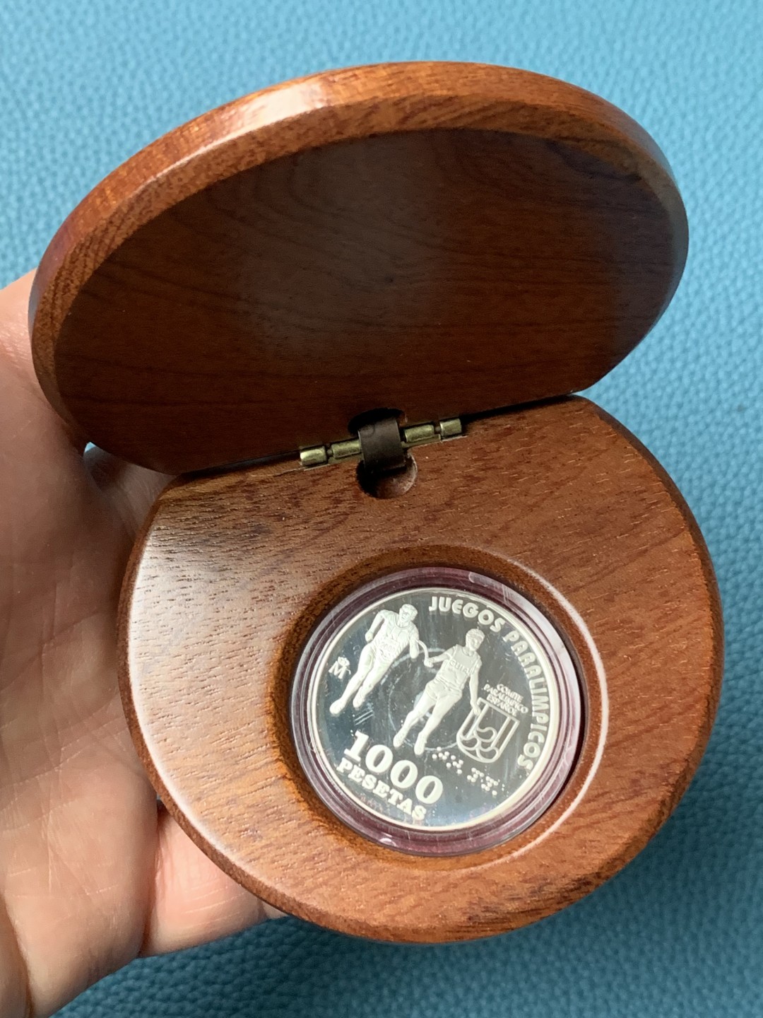 《竞宝斋》第151场-周日，周一，周四 3场 (全场包邮) 木盒 西班牙2000年 残运会 1000比塞塔精制银币