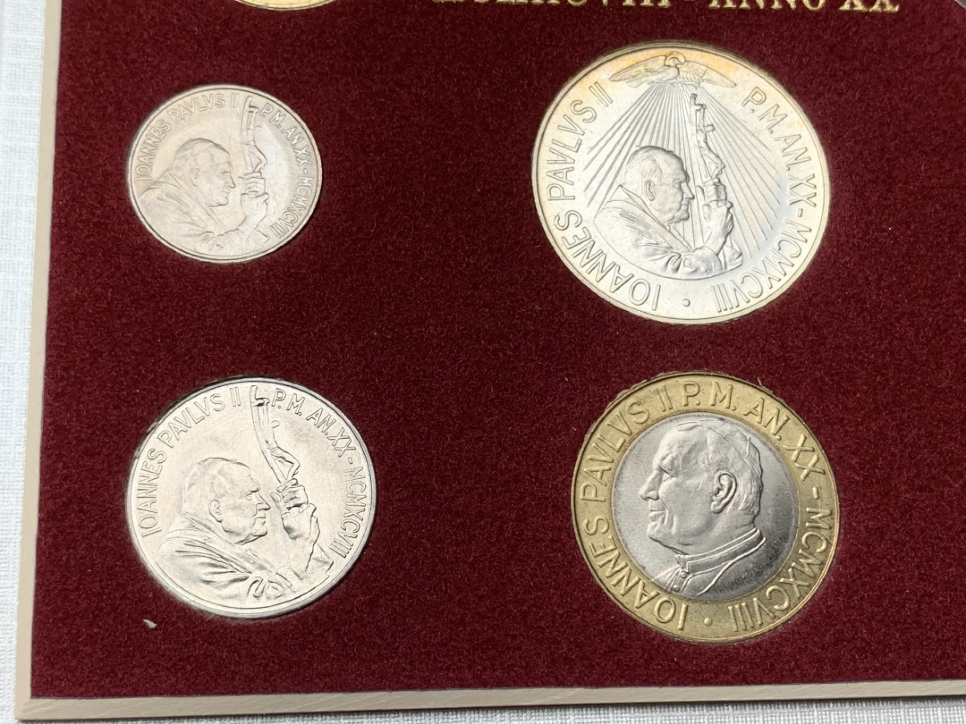 《竞宝斋》第151场-周日，周一，周四 3场 (全场包邮) 卡装 梵蒂冈1998年  八枚套 千禧年纪念 其中500+1000里拉都是银币 BU品