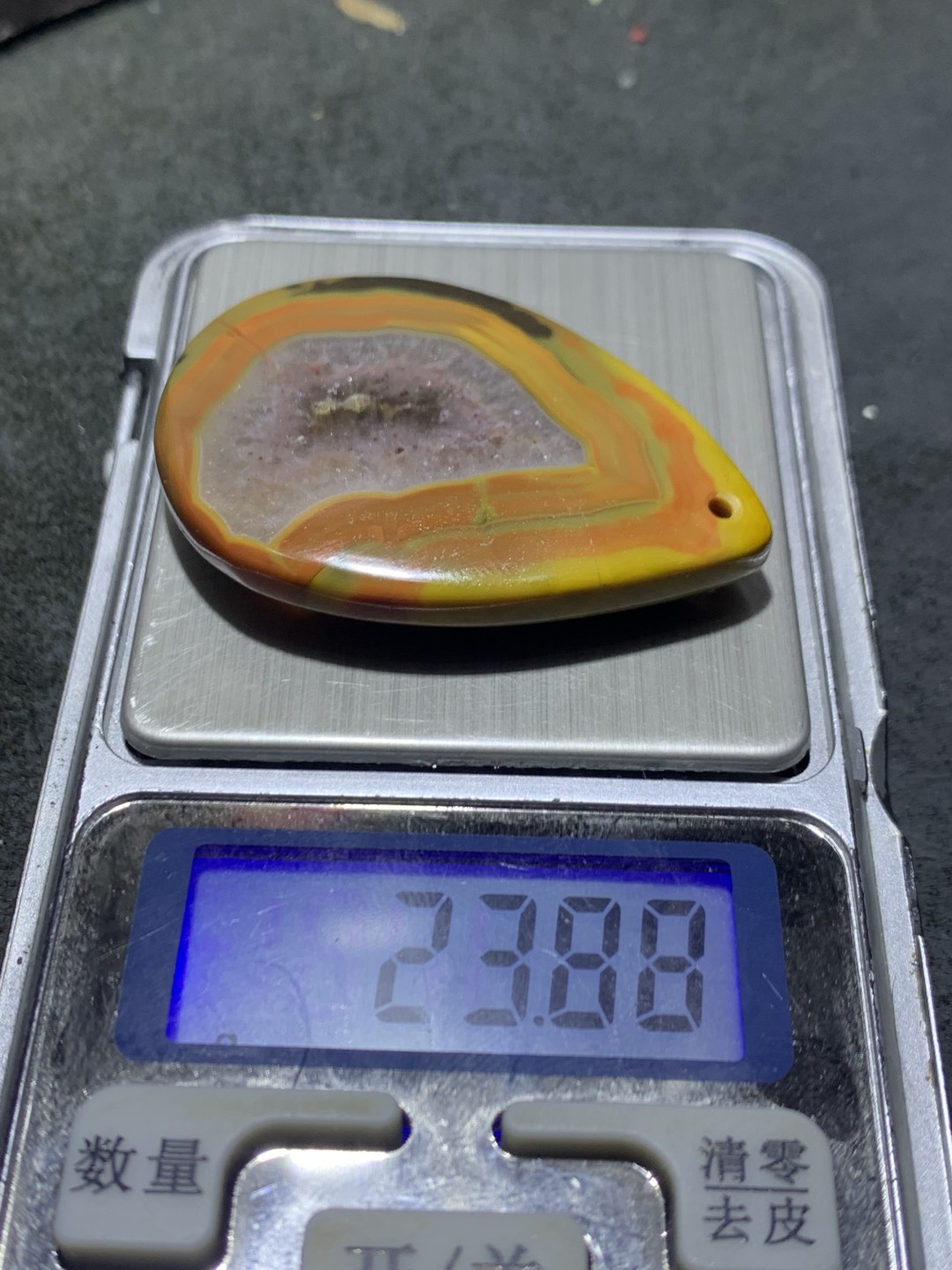 战国红玛瑙冰飘心吊坠一个，