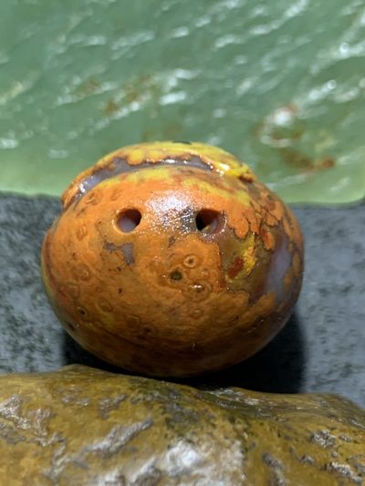 精美亚光原皮天眼纹战国红玛瑙雕刻手工俏色巧雕鲤鱼吊坠一个， 精美亚光原皮天眼纹战国红玛瑙雕刻手工俏色巧雕鲤鱼吊坠一个，