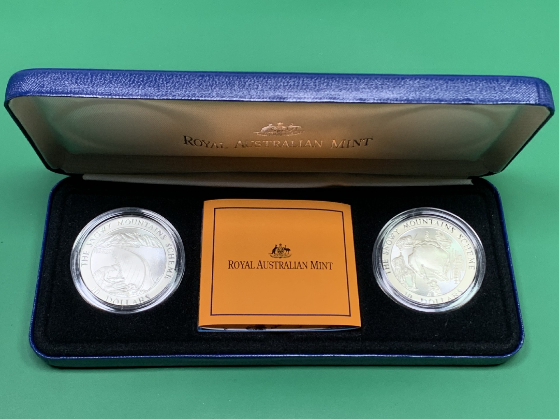 《竞宝斋》第151场-周日，周一，周四 3场 (全场包邮) 原盒 澳大利亚1999年 雪山计划 10元大银币一对 20.77克