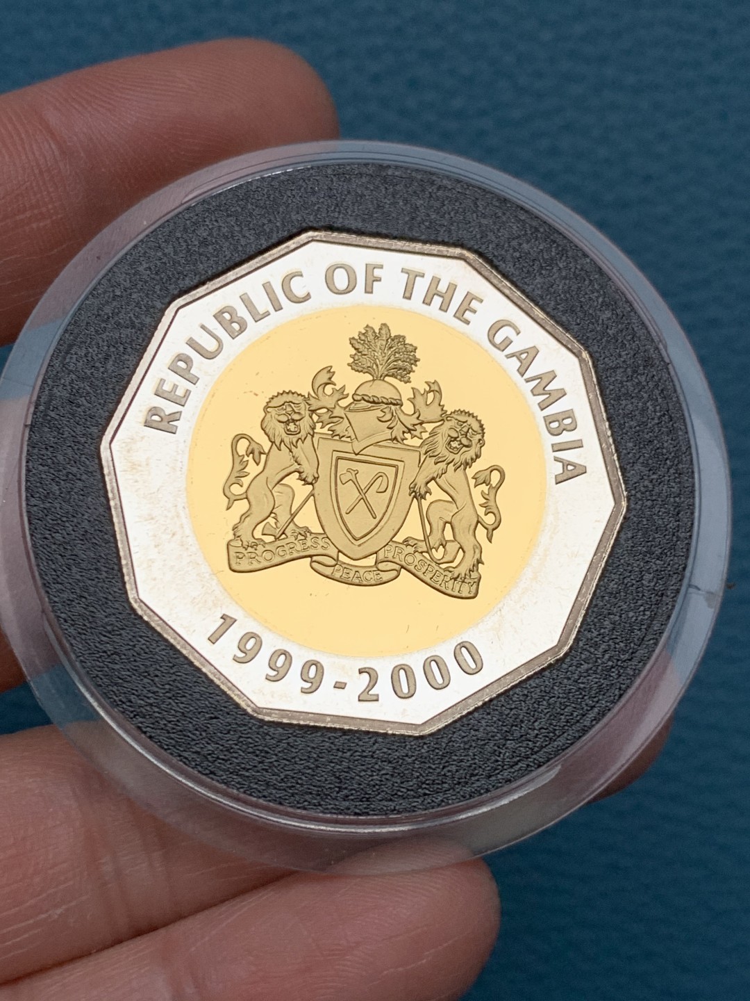 《竞宝斋》第151场-周日，周一，周四 3场 (全场包邮) 冈比亚 1999年 千禧年纪念 2000布图斯镀金大银币 28.28克 92.5%银 
