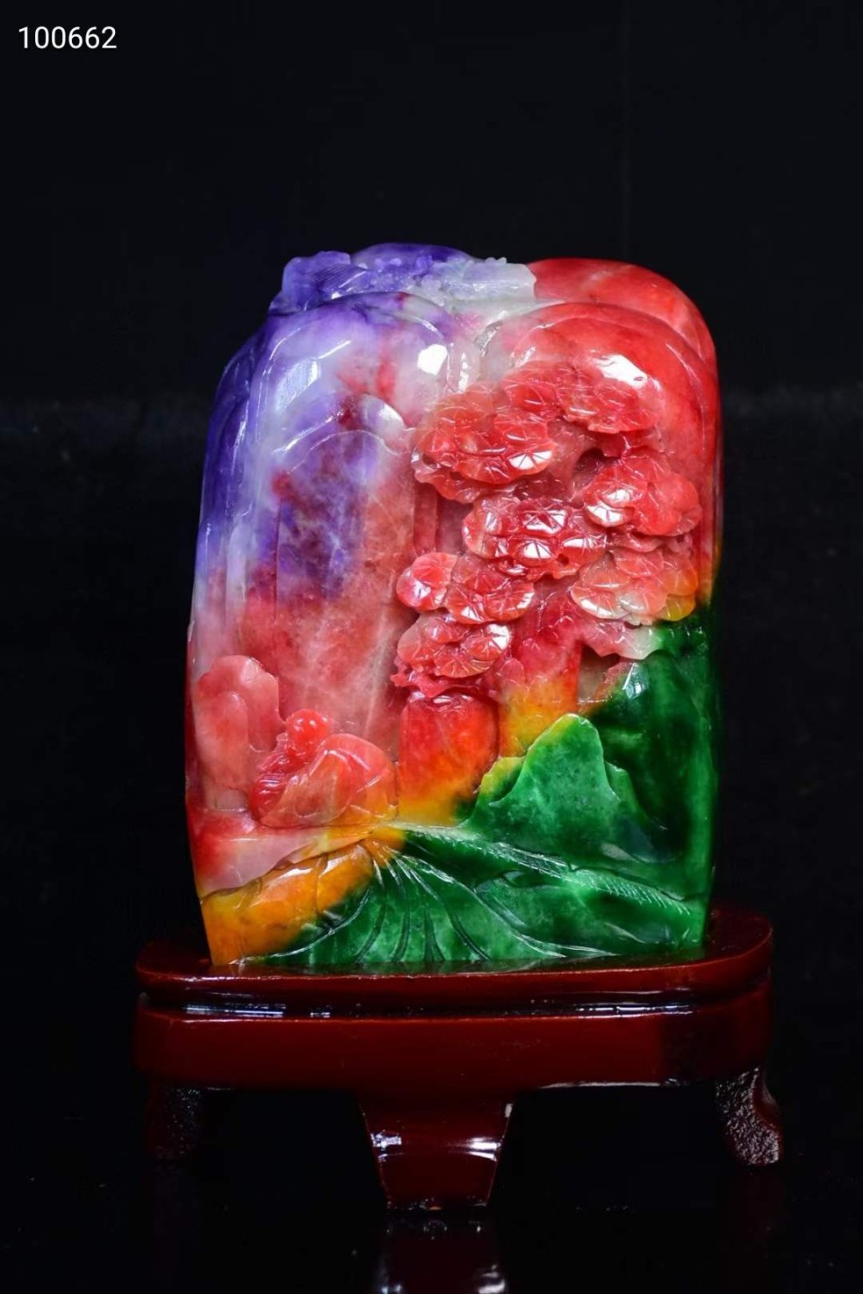 冰种四彩翡翠雕刻山水人物摆件，翠质冰透，雕刻精美，纯手工雕刻，是一整块翡翠原石雕刻而成，品相如图 冰种四彩翡翠雕刻山水人物摆件，翠质冰透，雕刻精美，纯手工雕刻，是一整块翡翠原石雕刻而成，品相如图