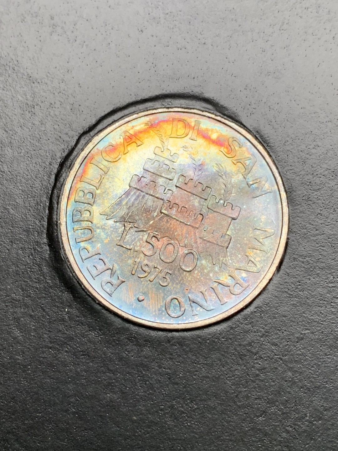 《竞宝斋》第151场-周日，周一，周四 3场 (全场包邮) 卡装 圣马力诺 1975 造币厂纪念 500里拉银币 五彩包浆