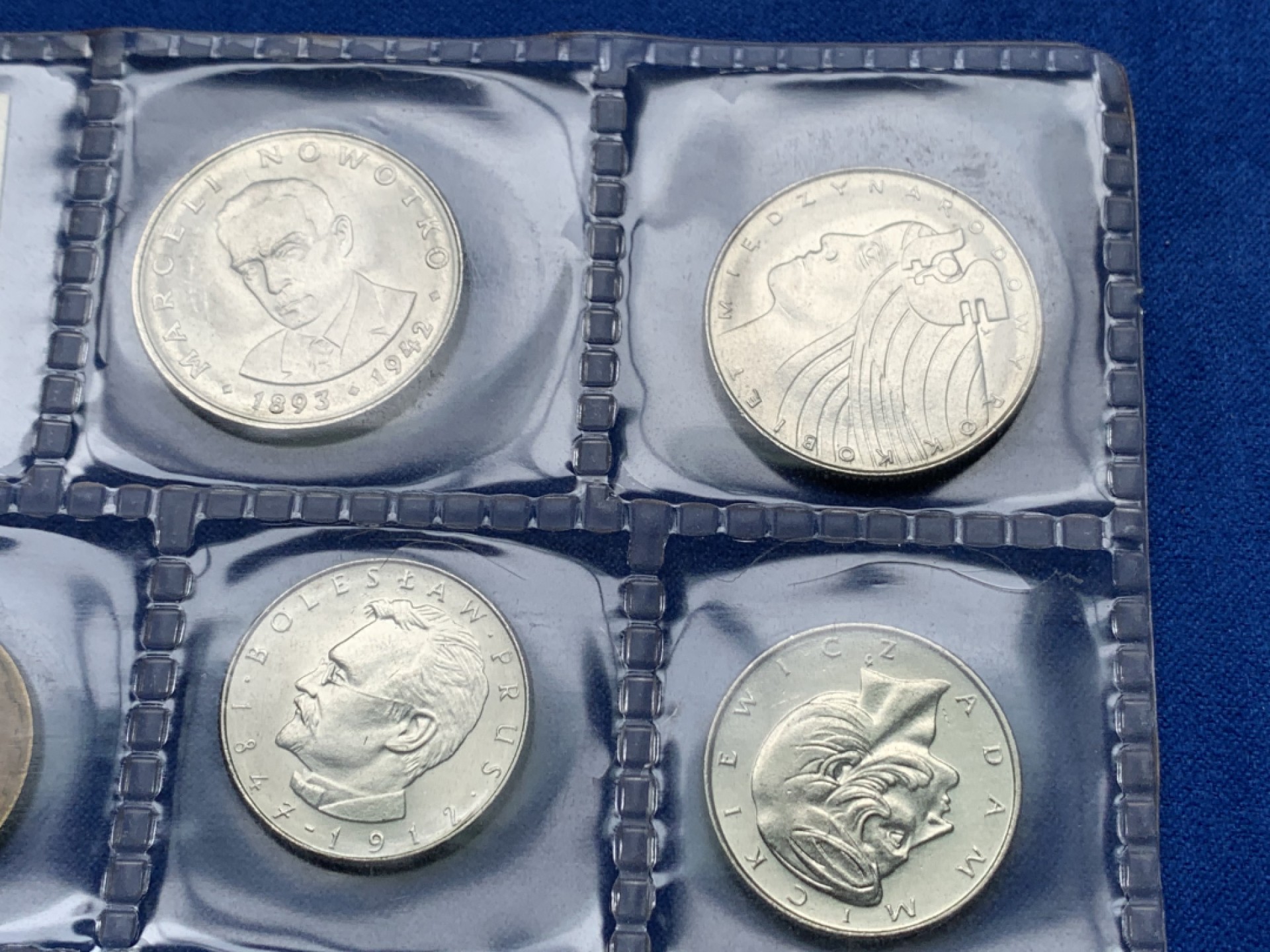 《竞宝斋》第151场-周日，周一，周四 3场 (全场包邮) 波兰七十年代密封10枚套币稀见，UNC-BU品质，含1975年4枚不同纪念币