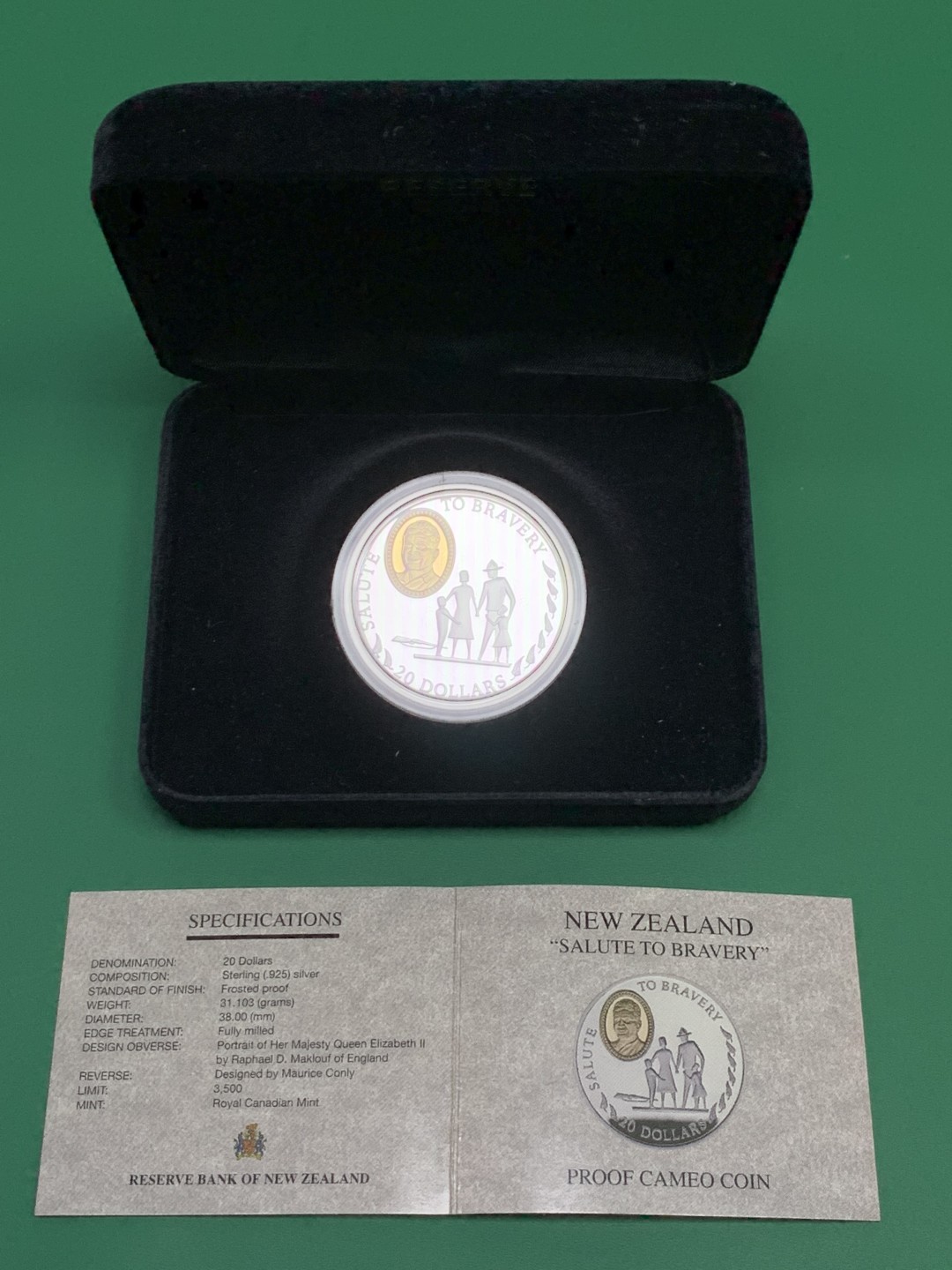 《竞宝斋》第151场-周日，周一，周四 3场 (全场包邮) 原盒 新西兰 1995年 勇敢者系列 20美元精制大银币 31.1克 发行量只有3500枚 镀金头像