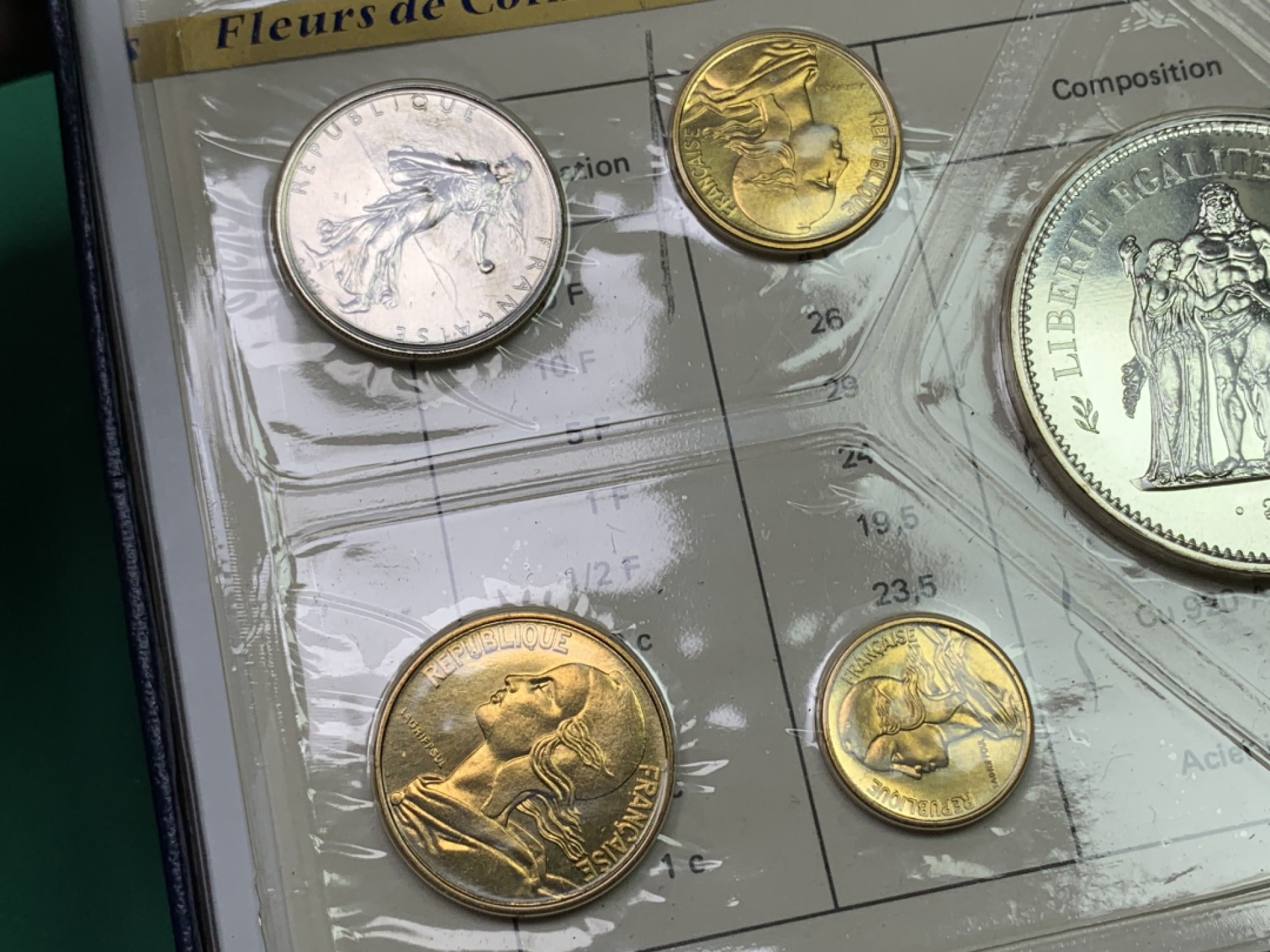 《竞宝斋》第151场-周日，周一，周四 3场 (全场包邮) 原盒 法国1976年 大力神套币九枚 其中50法郎大力神是30克银币