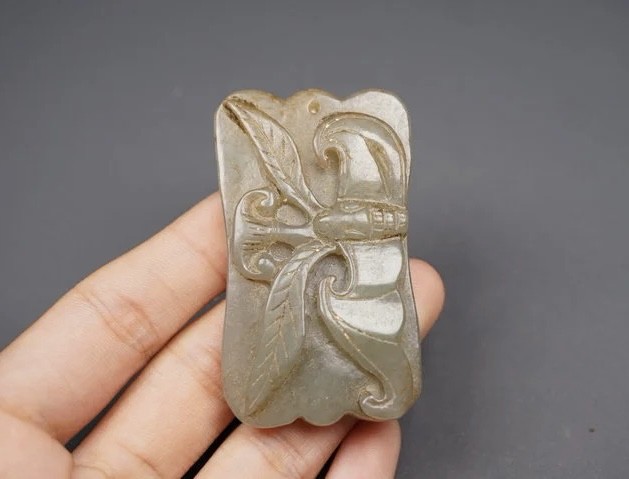 ｜冷门出品｜精选专拍·第贰拾捌场· 明清工 和田玉 芭蕉扇形蝙蝠牌挂件