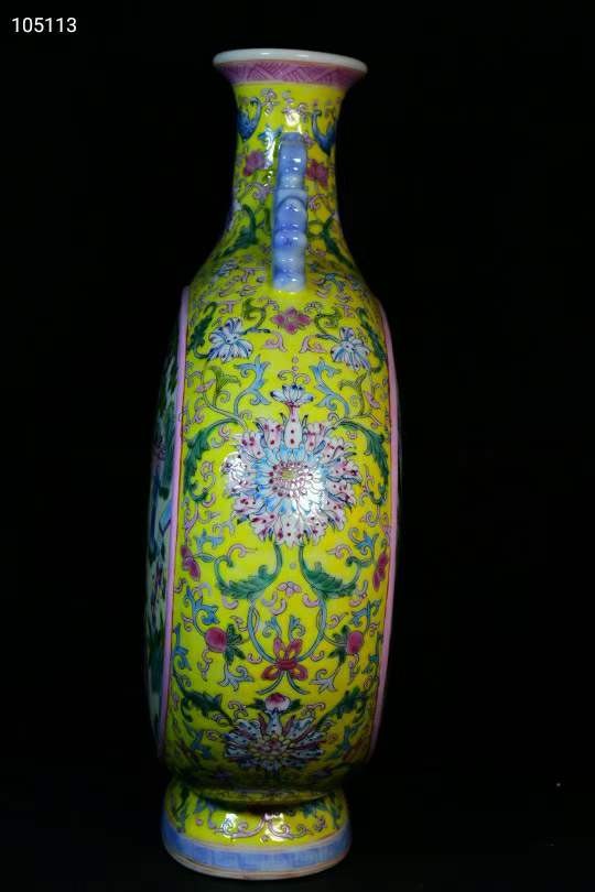 中国古美術　大清乾隆　人物画瓶 乾隆帝詩書花瓶 Vase with Poems Composed by the Qianlong