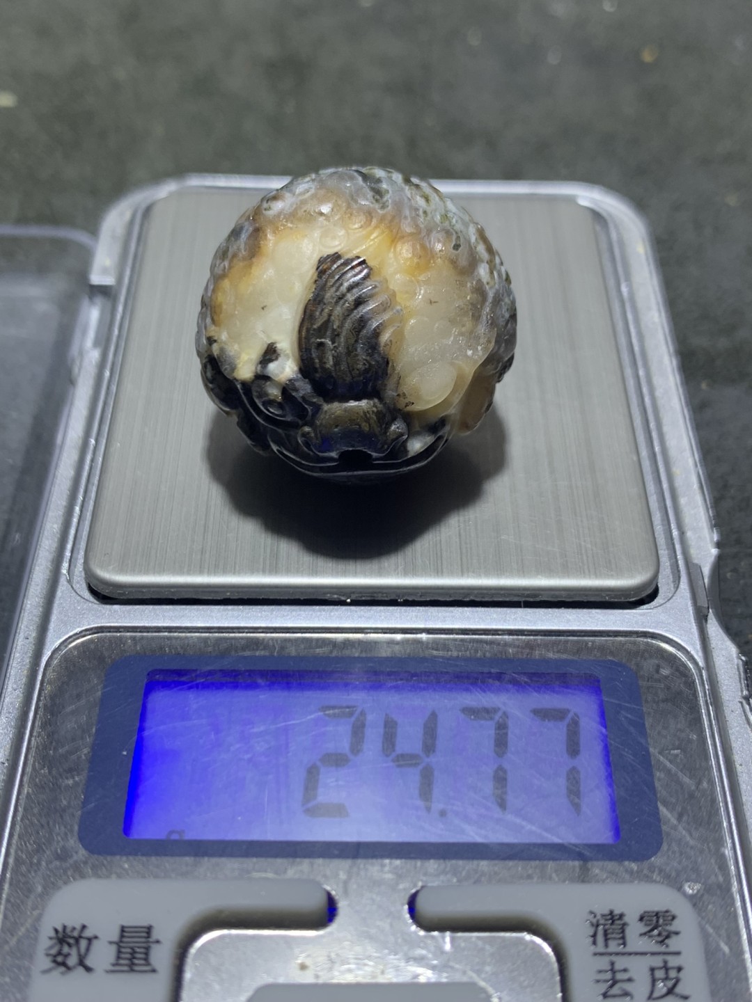 精美战国红玛瑙雕刻招财三足金蟾珠一颗！