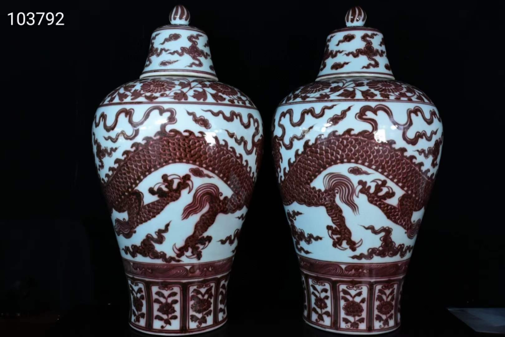旧藏大明宣德年制釉里红龙纹梅瓶一对，画工精细，发色纯正，纯手绘画工 