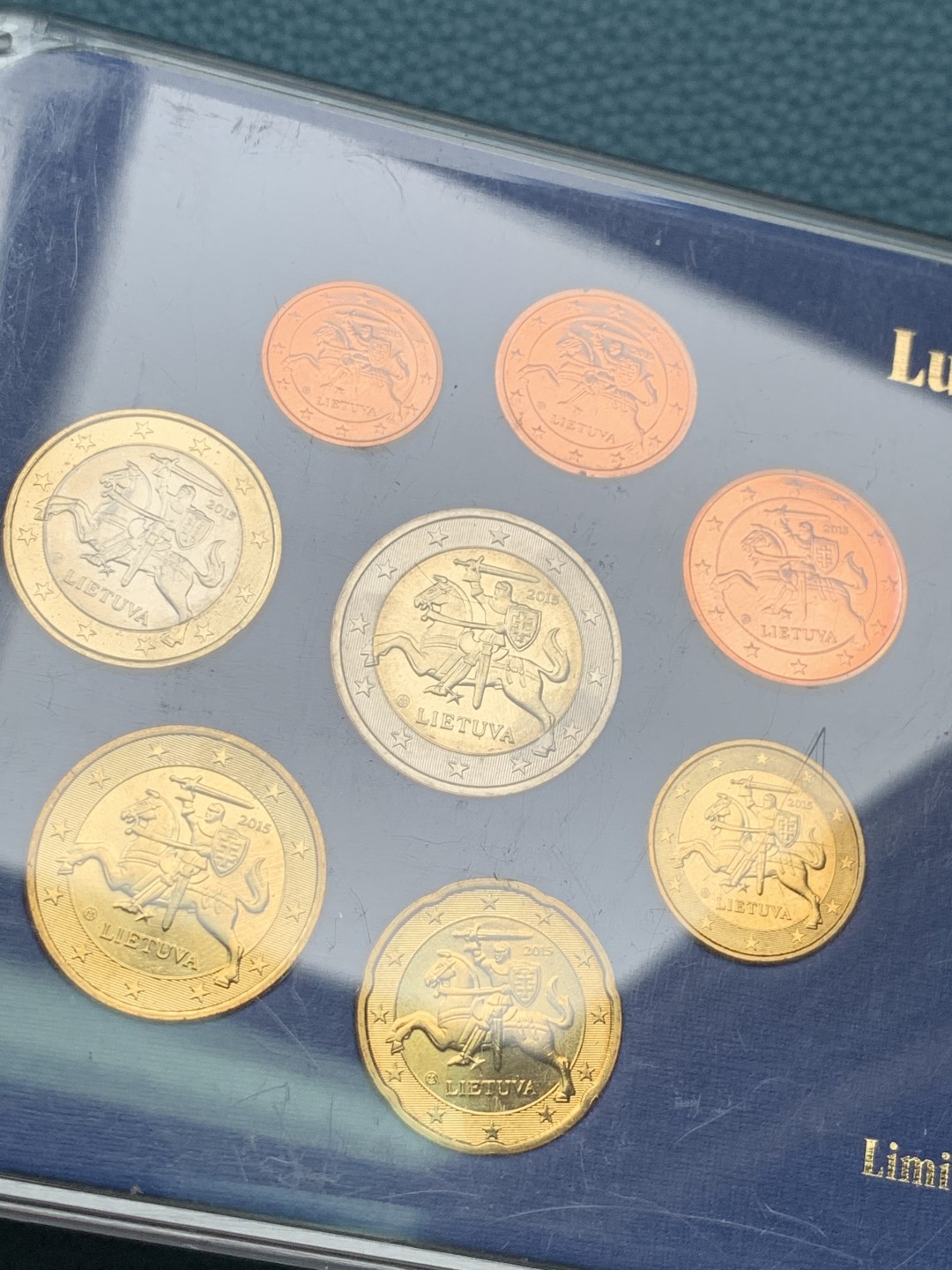 《竞宝斋》第151场-周日，周一，周四 3场 (全场包邮) 拉脱维亚 2015年 欧元八枚套 +章 非常漂亮
