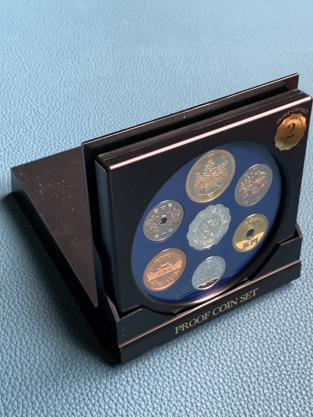 《竞宝斋》第151场-周日，周一，周四 3场 (全场包邮) 日本2000年精制套币含一枚镀金银章