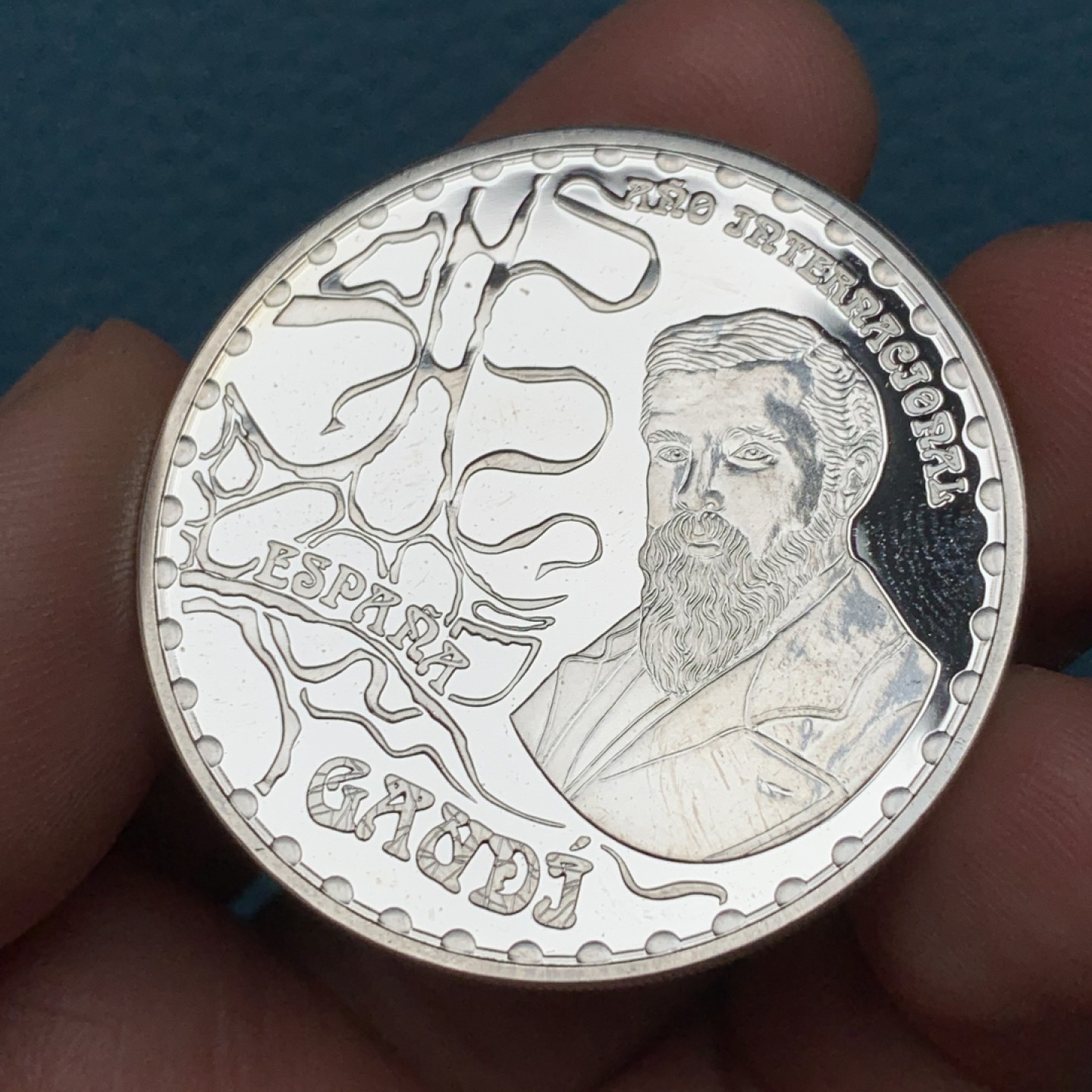 《竞宝斋》第151场-周日，周一，周四 3场 (全场包邮) 西班牙2002年 高迪建筑系列 10欧元精制大银币 27克 92.5%银