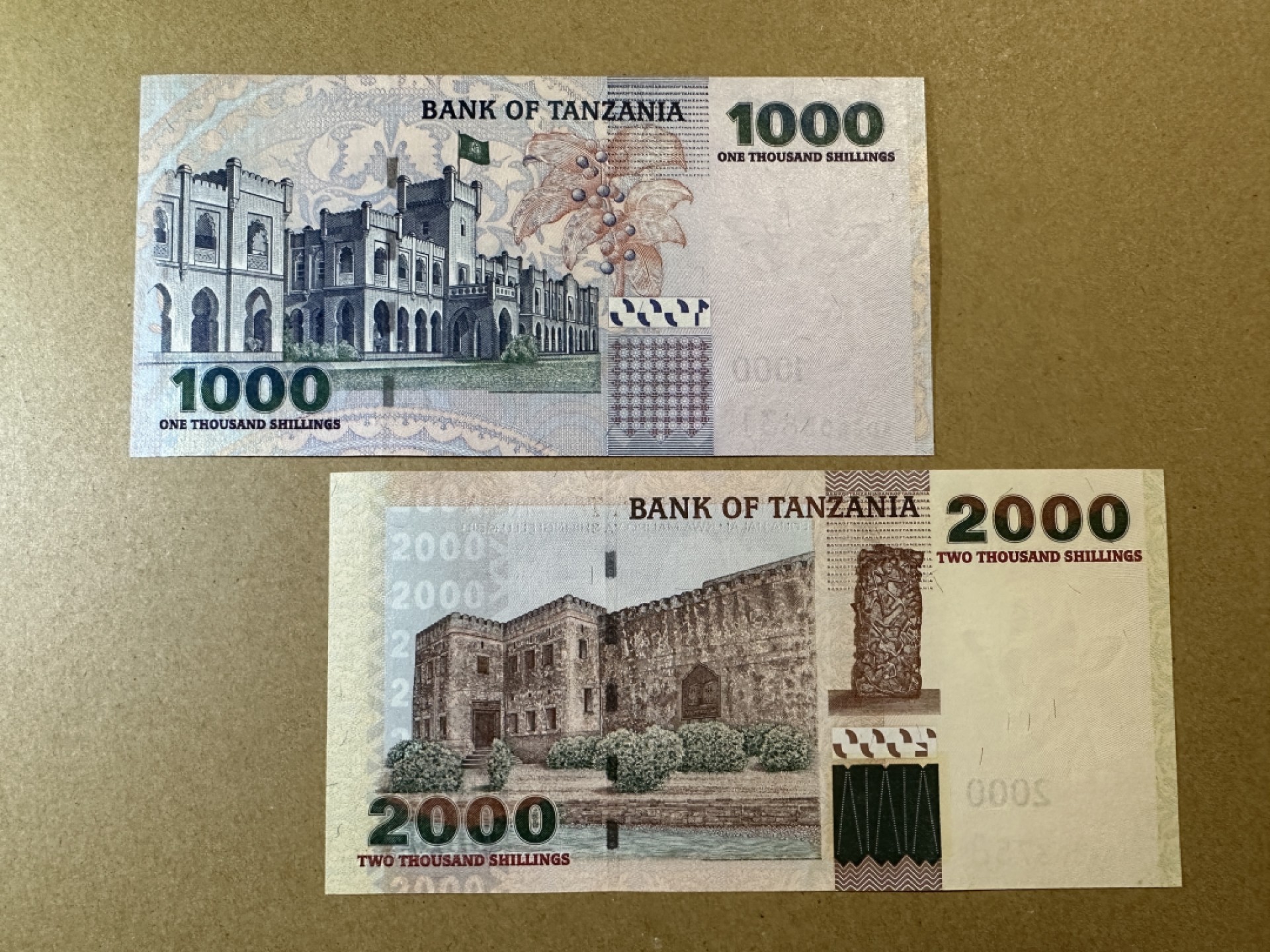 《张总收藏》97期——外币百拍 坦桑尼亚1000、2000先令2张 UNC 2003年 2000的AA冠 无4