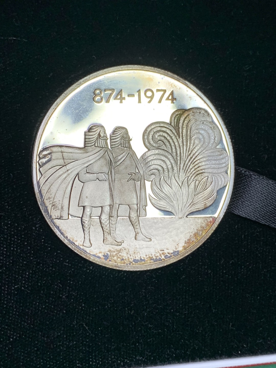 《竞宝斋》第151场-周日，周一，周四 3场 (全场包邮) 原盒冰岛1974年 500和1000元 精制大银币一对 罕见品种