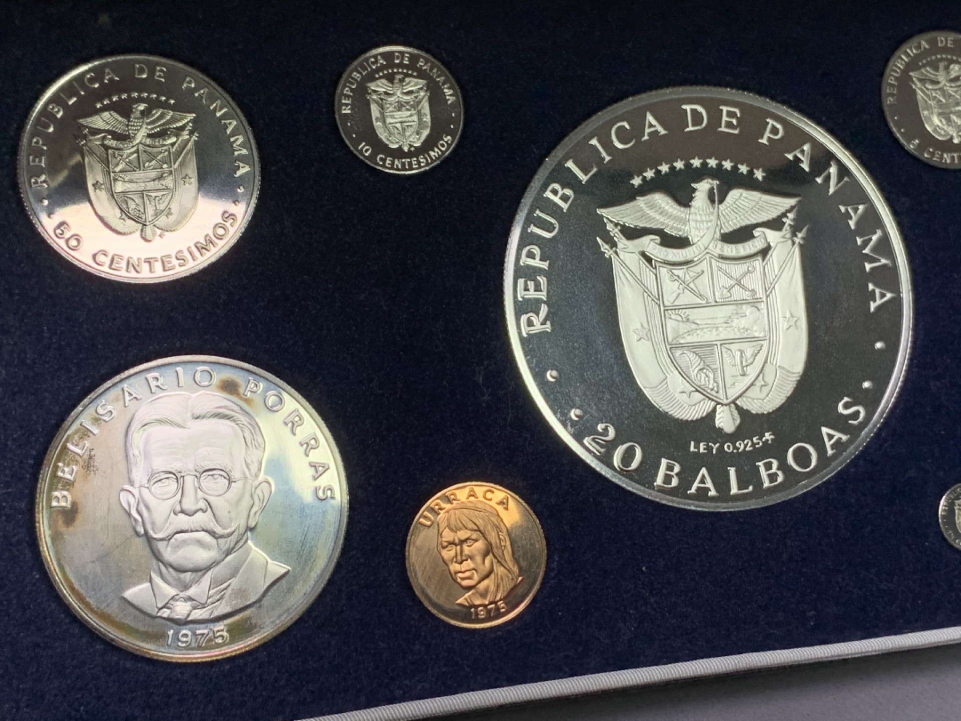 《竞宝斋》第151场-周日，周一，周四 3场 (全场包邮) 原盒 巴拿马1975年 九枚套精制币 1元26.73克/5元35.12克/20元129.59克都是92.5%银 