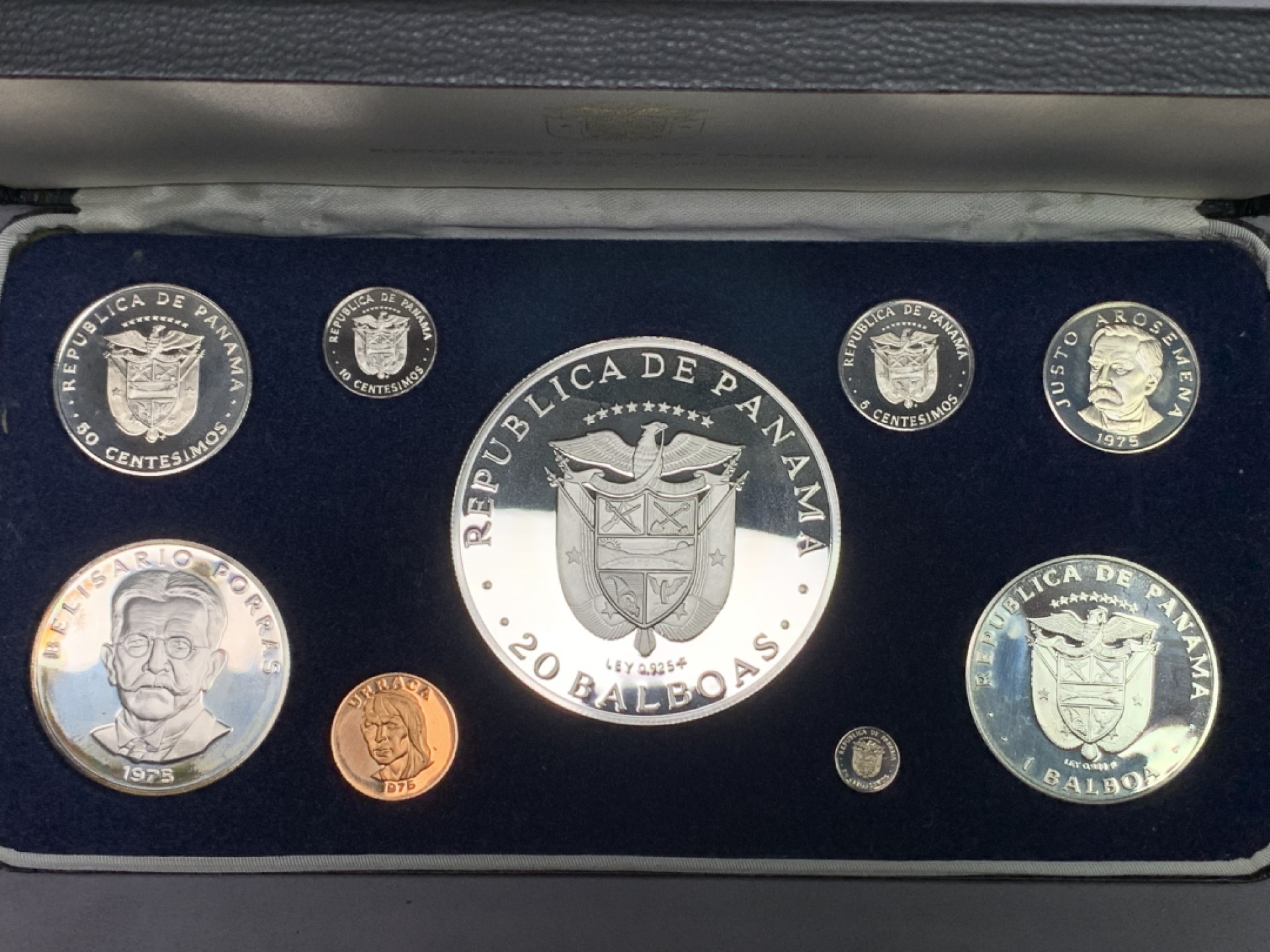 《竞宝斋》第151场-周日，周一，周四 3场 (全场包邮) 原盒 巴拿马1975年 九枚套精制币 1元26.73克/5元35.12克/20元129.59克都是92.5%银 