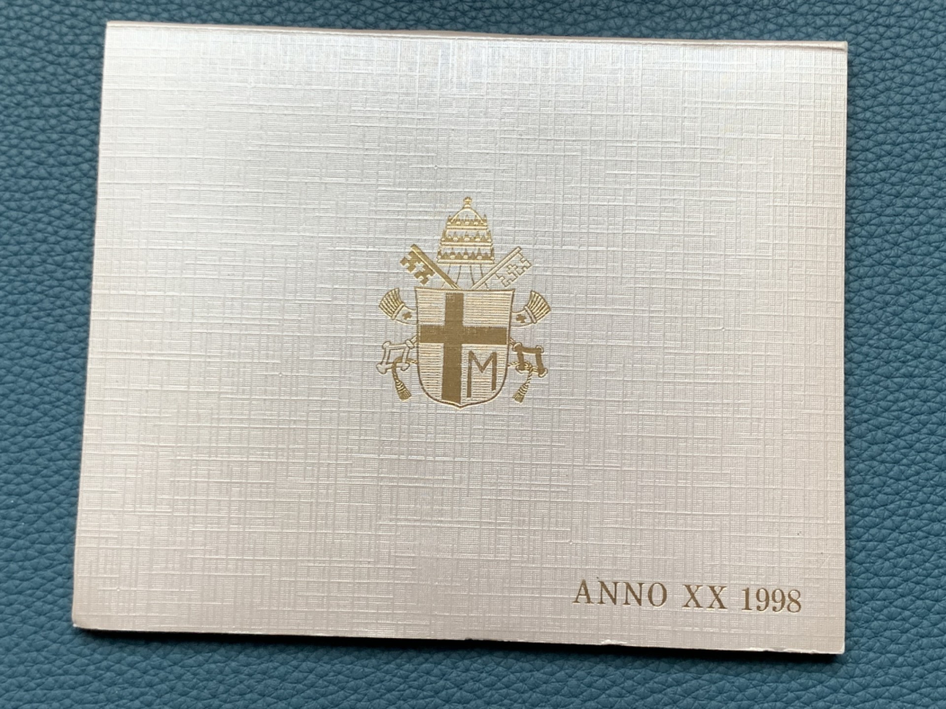 《竞宝斋》第151场-周日，周一，周四 3场 (全场包邮) 卡装 梵蒂冈1998年  八枚套 千禧年纪念 其中500+1000里拉都是银币 BU品