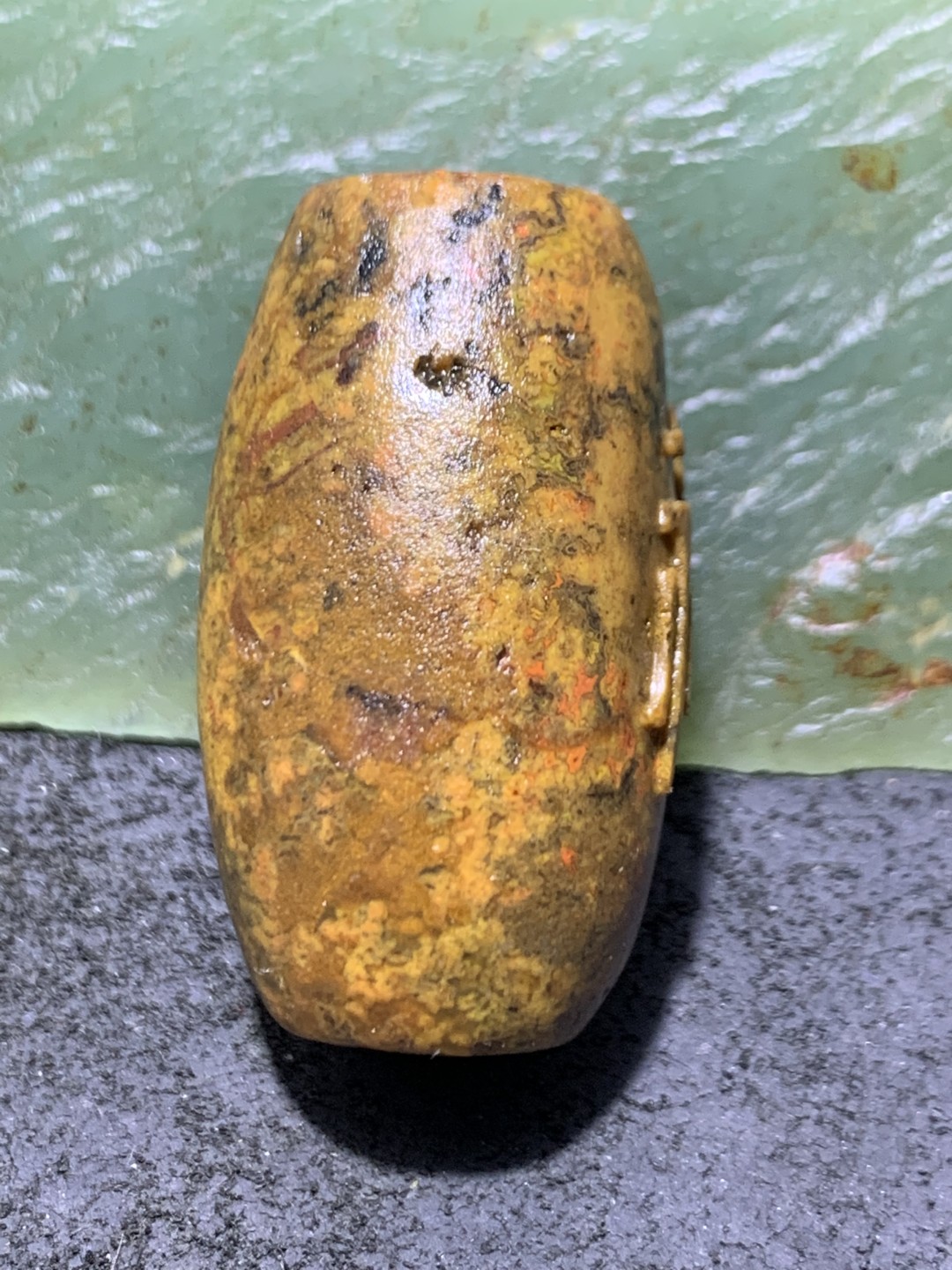精美亚光黄金草花纹战国红玛瑙手工雕刻禅字大桶珠一颗！