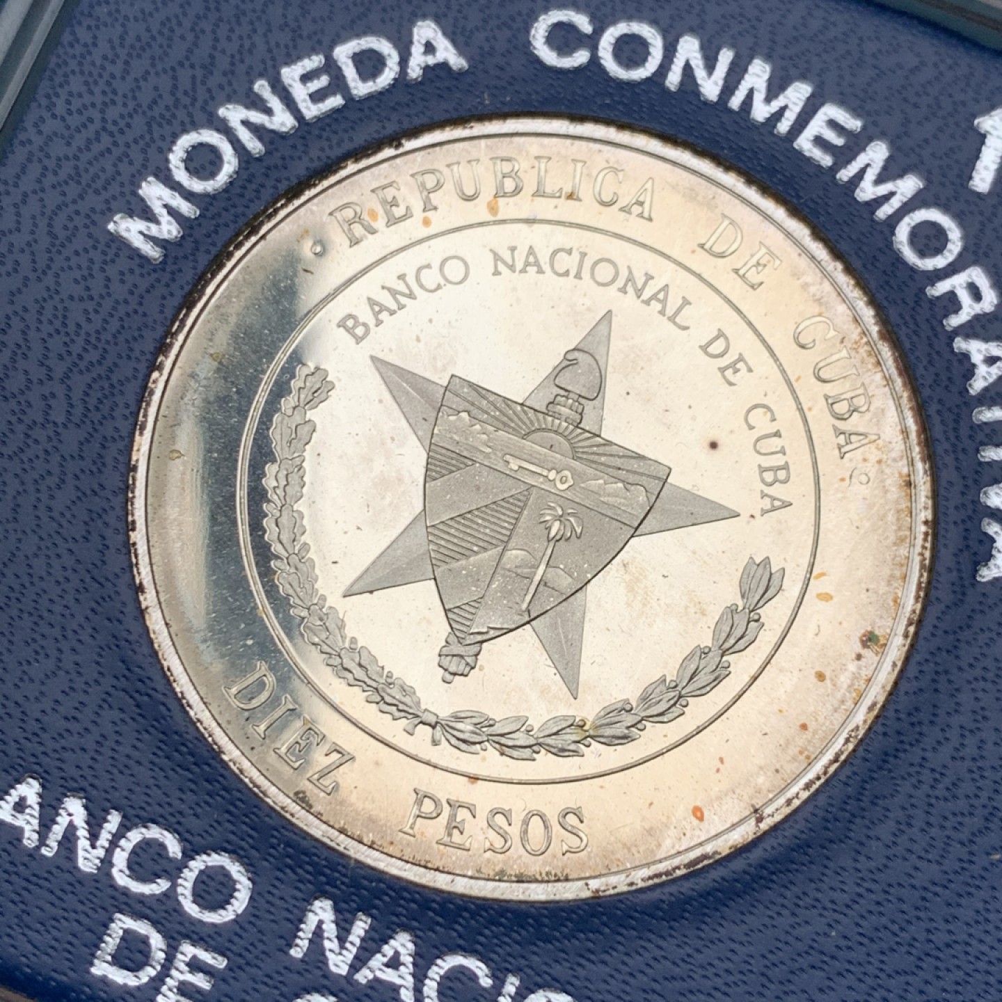 《竞宝斋》第151场-周日，周一，周四 3场 (全场包邮) 古巴1975年 国家银行成立二十五周年纪念 10比索大银币