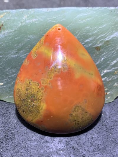 精美战国红玛瑙冰飘水滴形大吊坠一个 精美战国红玛瑙冰飘水滴形大吊坠一个