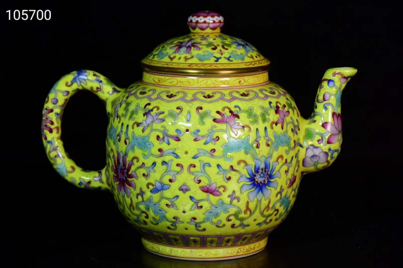 旧藏大清雍正年制松石釉珐琅彩描金茶壶