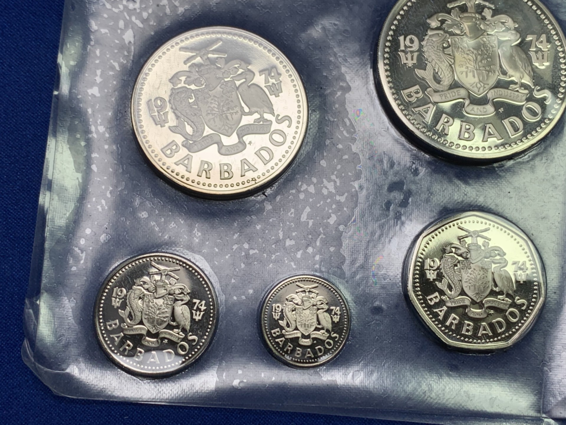 《竞宝斋》第151场-周日，周一，周四 3场 (全场包邮) 原盒 巴巴多斯1974年 八枚套 其中5元31.1克/ 10元海神37.9克都是银币