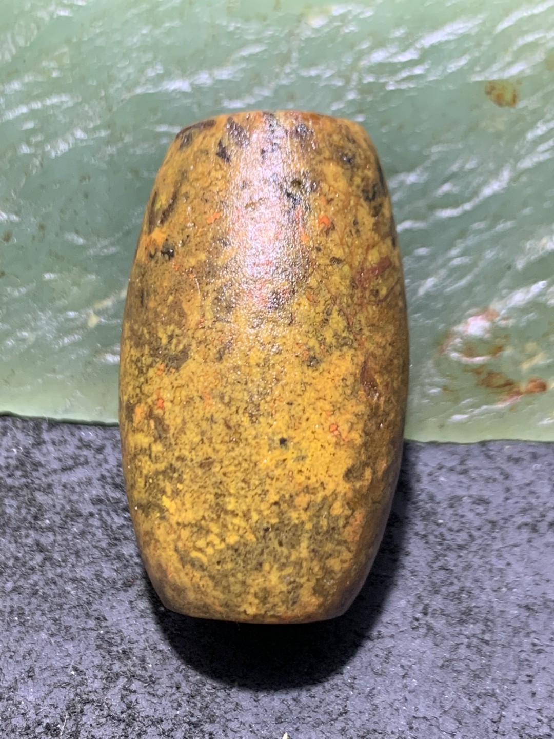 精美亚光黄金草花纹战国红玛瑙手工雕刻禅字大桶珠一颗！