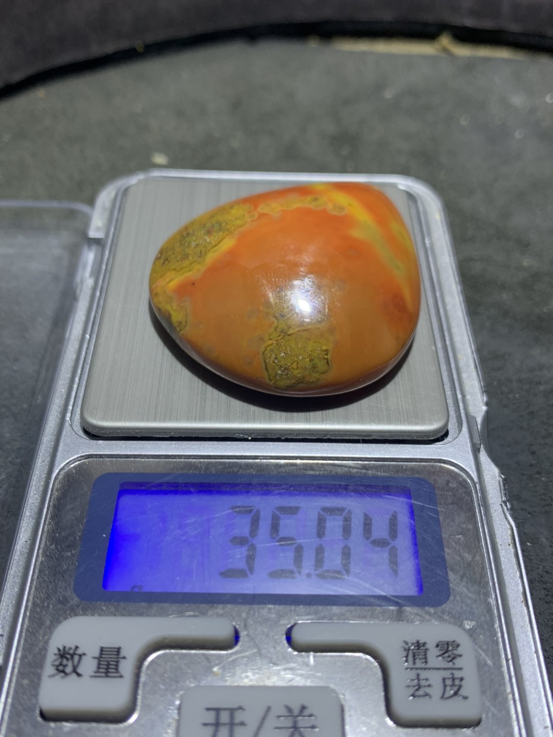 精美战国红玛瑙冰飘水滴形大吊坠一个