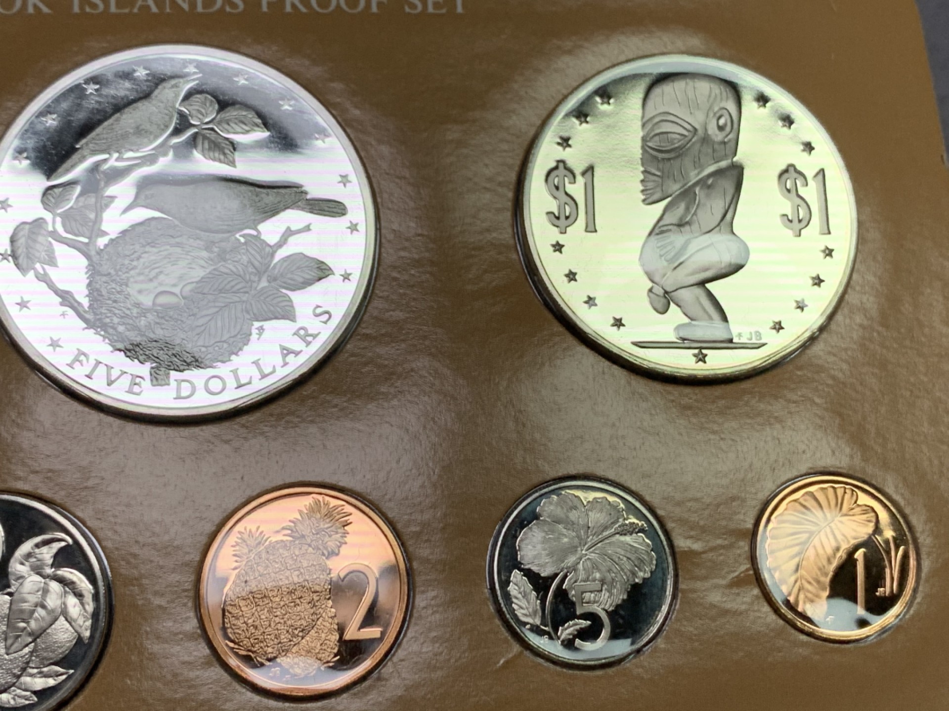 《竞宝斋》第151场-周日，周一，周四 3场 (全场包邮) 原盒 库克群岛1978年 八枚套精制币 其中最大的五元是大银币