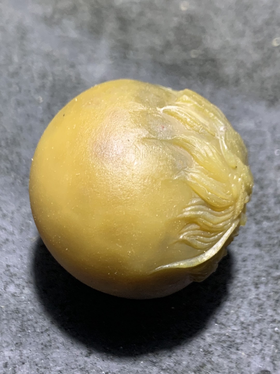 精美战国红玛瑙亚光雕刻大龙珠一颗！