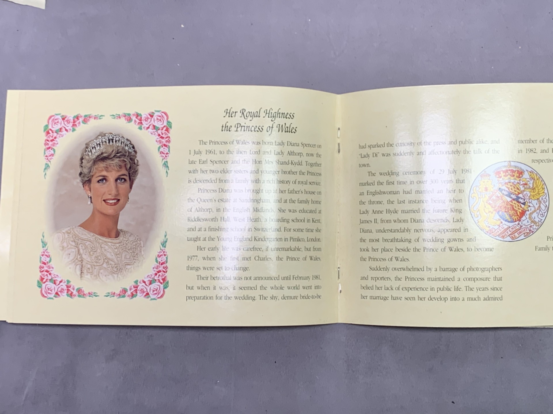 《竞宝斋》第151场-周日，周一，周四 3场 (全场包邮) 原盒证书 澳大利亚 1992年 女王加冕四十周年纪念 精制大银币 全套难得