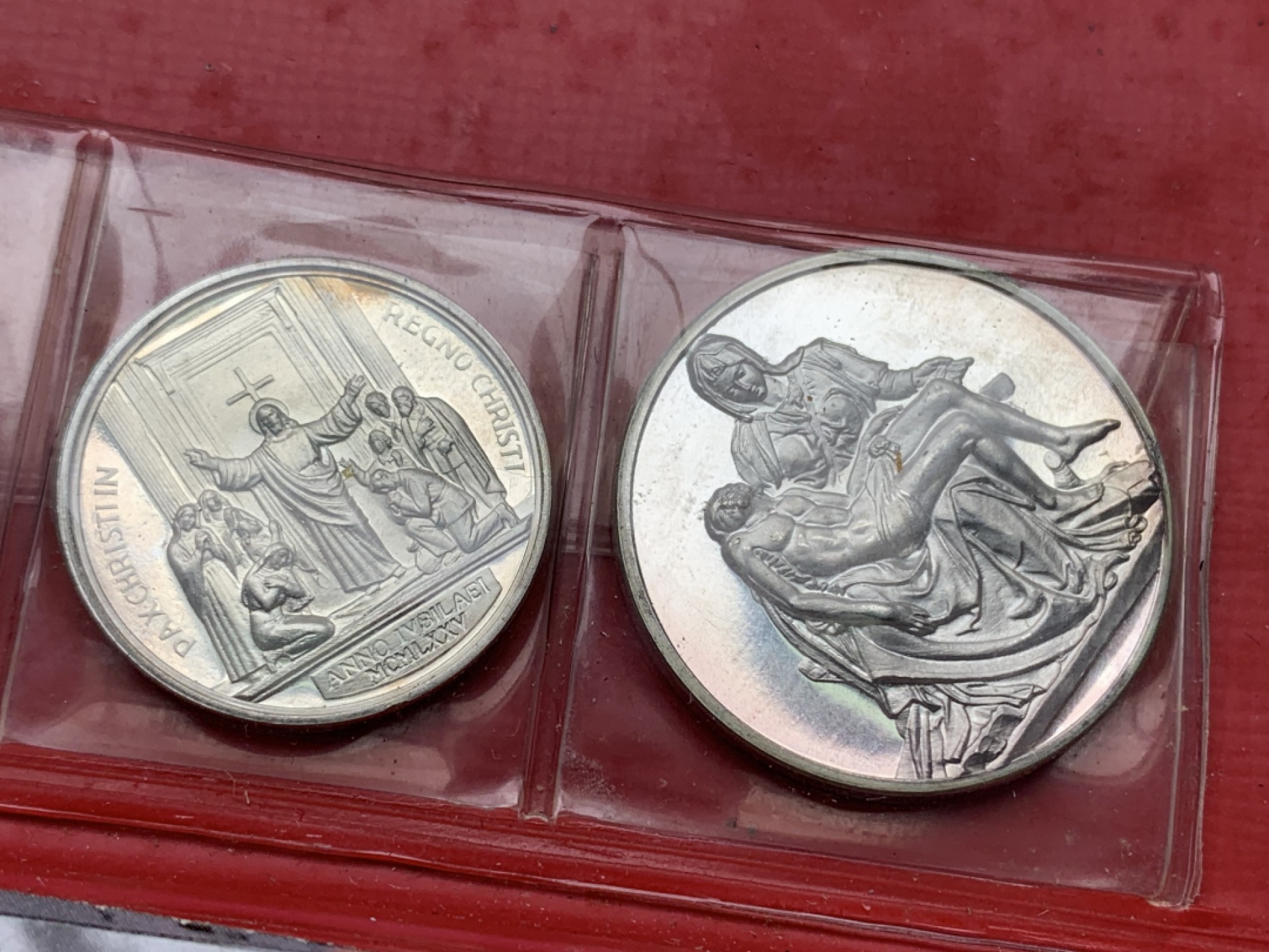 《竞宝斋》第151场-周日，周一，周四 3场 (全场包邮) 钱包装 梵蒂冈1975年 印章一组三枚 精制 没见过梵蒂冈的套章 都是80%银