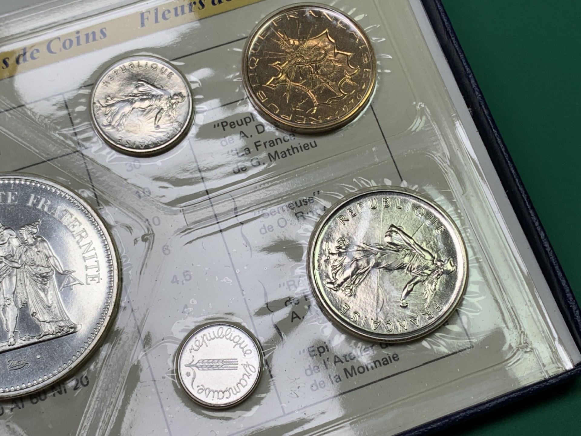 《竞宝斋》第151场-周日，周一，周四 3场 (全场包邮) 原盒 法国1976年 大力神套币九枚 其中50法郎大力神是30克银币