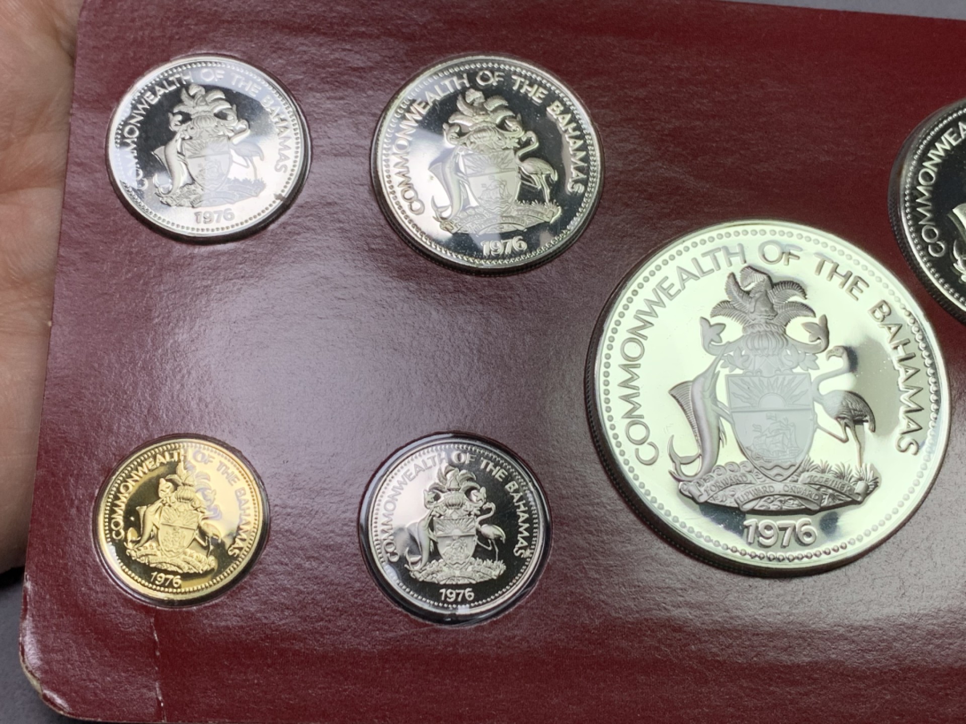 《竞宝斋》第151场-周日，周一，周四 3场 (全场包邮) 原盒 巴哈马1976年 九枚套精制币 其中50分/1元/2元/5元都是银币