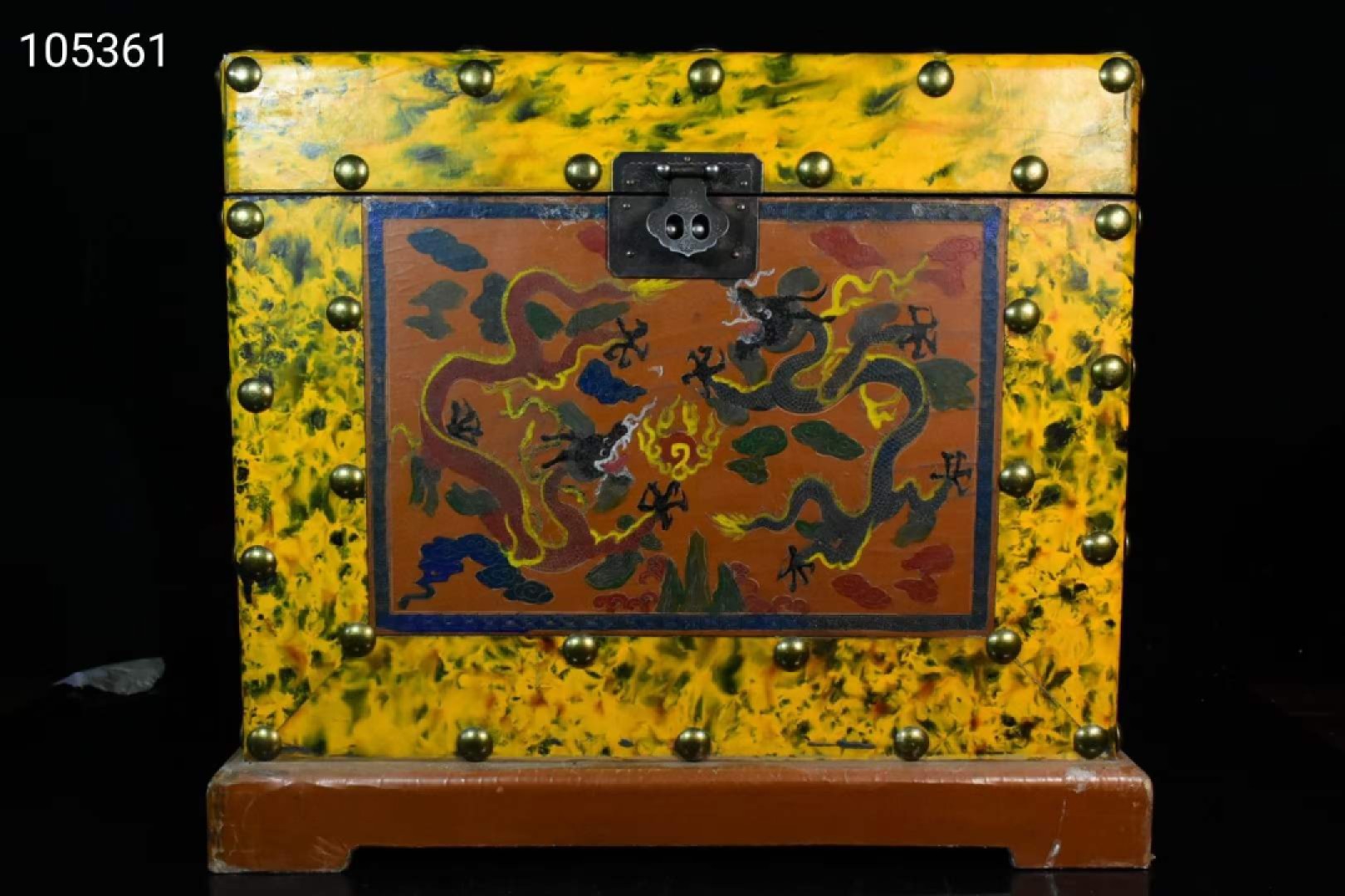 旧藏大清乾隆年制粉彩花鸟瓶，画工精细，发色纯正，纯手绘画工，紫砂茶壶，寿山石印章一箱，保存完美， 旧藏大清乾隆年制粉彩花鸟瓶，画工精细，发色纯正，纯手绘画工，紫砂茶壶，寿山石印章一箱，保存完美，