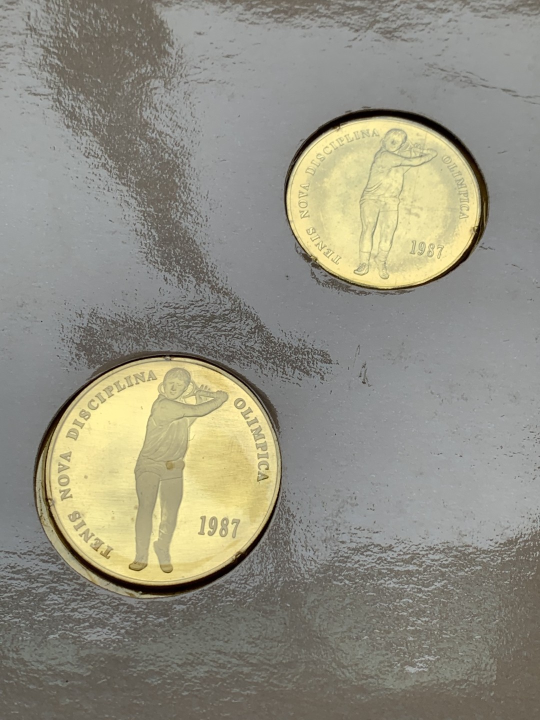 《竞宝斋》第151场-周日，周一，周四 3场 (全场包邮) 卡装 安道尔1987年 网球 2和20第纳尔 其中大个的是银币 16克 90%银