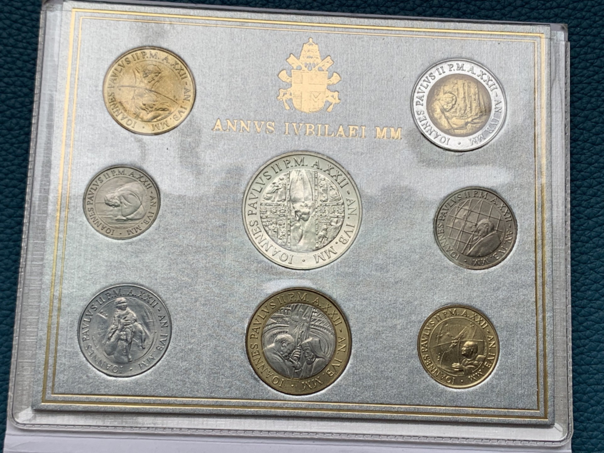 《竞宝斋》第151场-周日，周一，周四 3场 (全场包邮) 卡装 梵蒂冈2000年 千禧年纪念 八枚套 其中1000里拉是银币