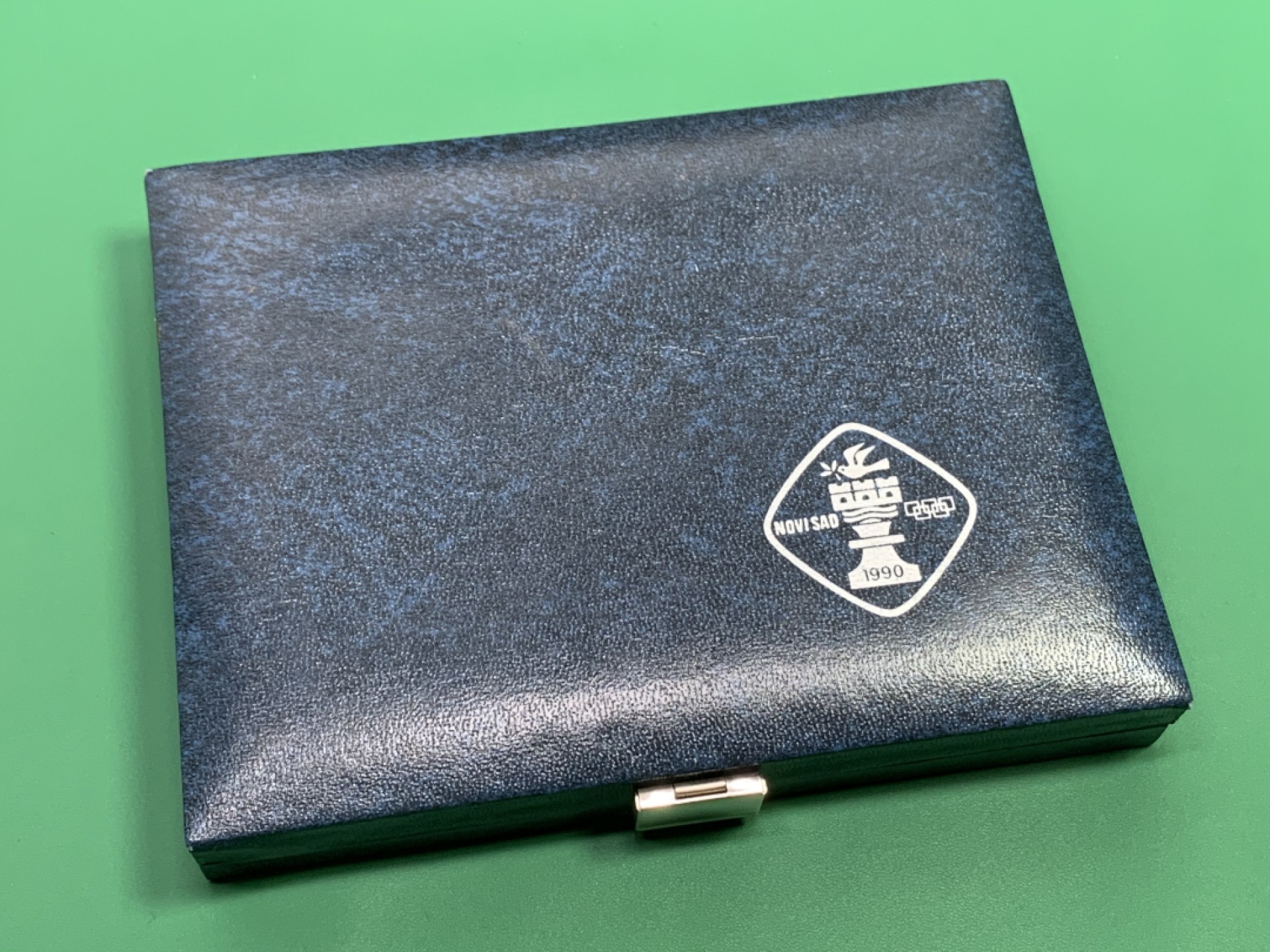 《竞宝斋》第151场-周日，周一，周四 3场 (全场包邮) 原盒 南斯拉夫1990年 100和150第纳尔精制大银币